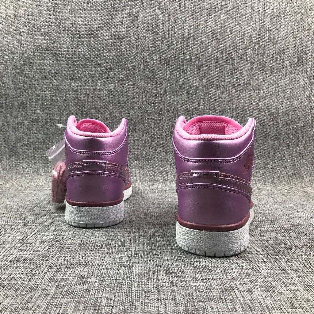 Sneakers Pink Rose - Jordan 1 Mid AV5174-640 - product image from the listing.