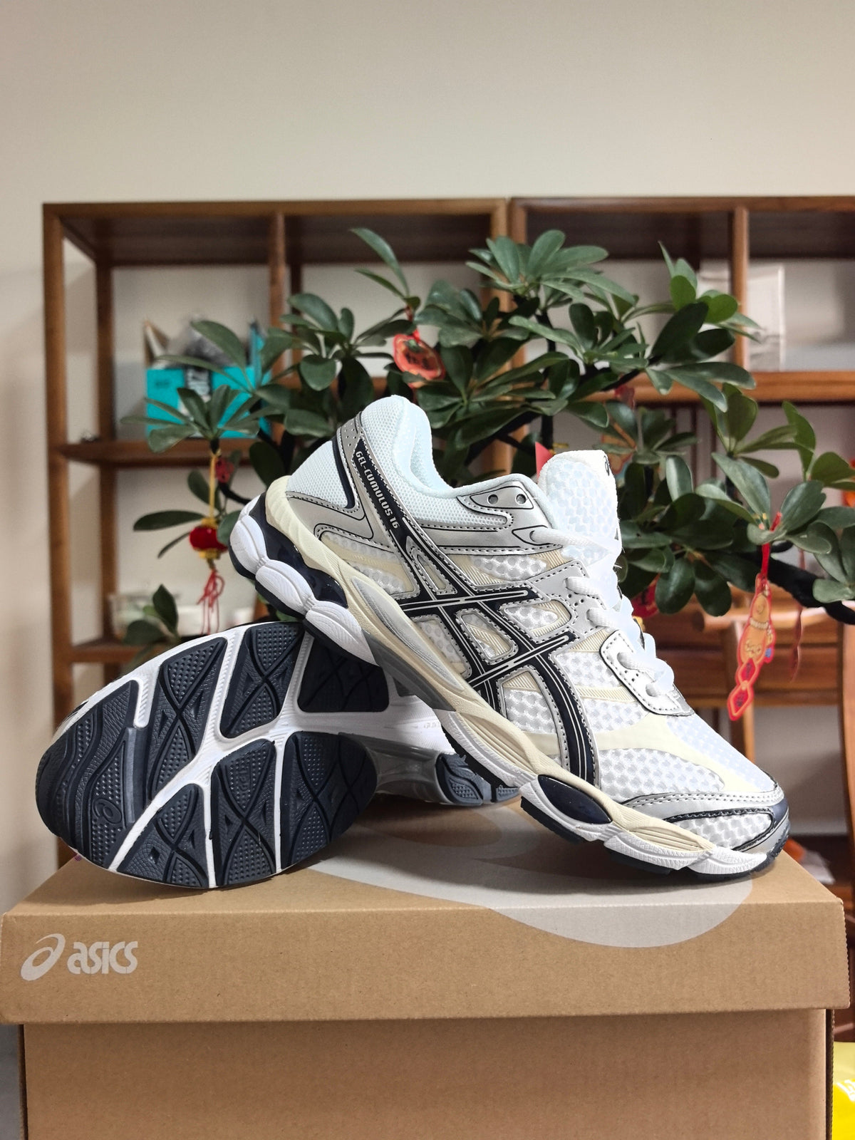 ASICS GEL-Cumulus 16 Sneakers in White Midnight - product image from the listing.