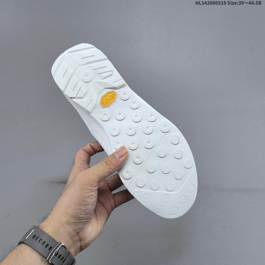 Arc'teryx Konseal LT W Sneakers in White HL142000519 - product image from the listing.