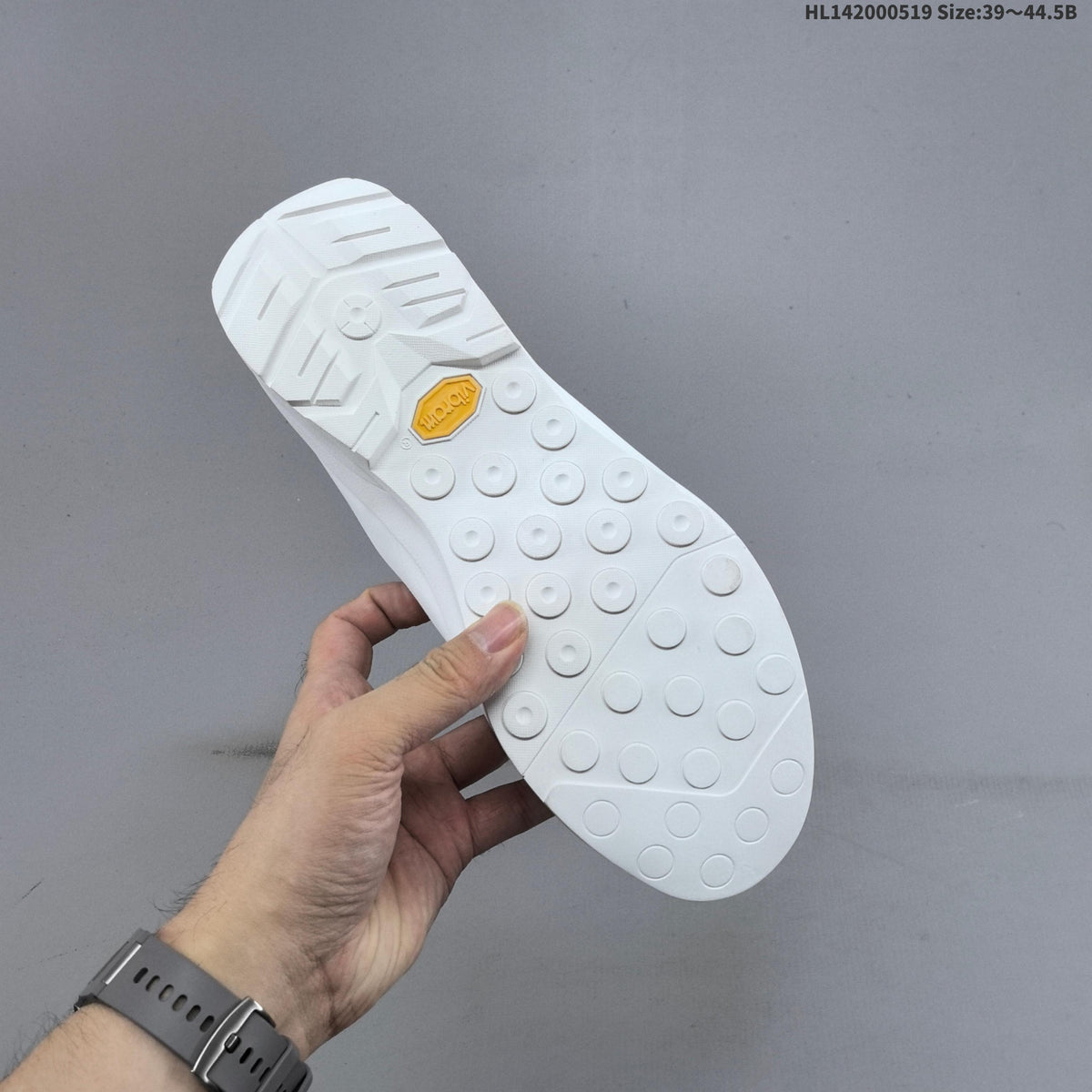 Arc'teryx Konseal LT W Sneakers in White HL142000519 - product image from the listing.