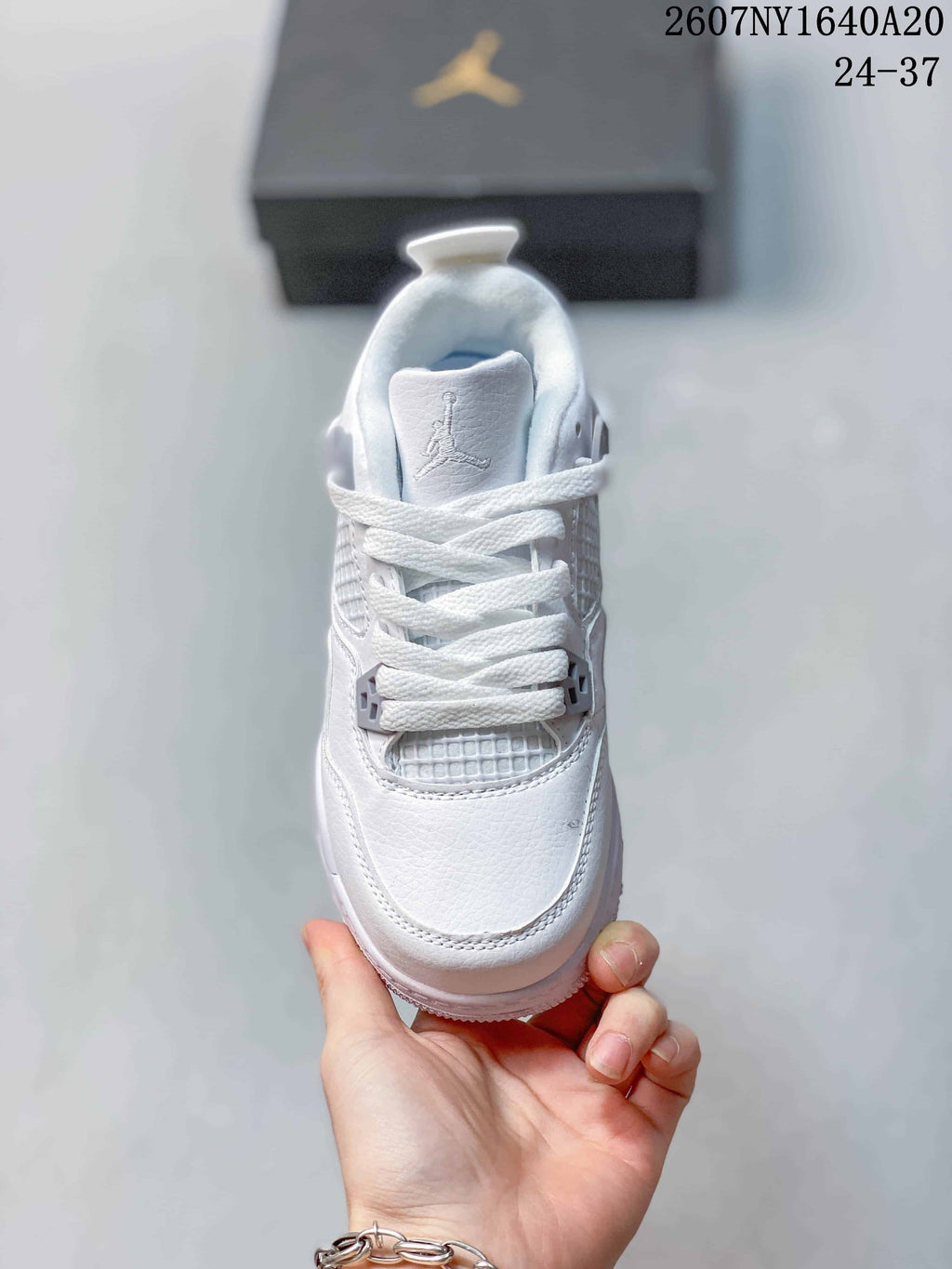 Jordan White Low-Cut Kids Basketball Sneakers 2607NY1640A20 - product image from the listing.