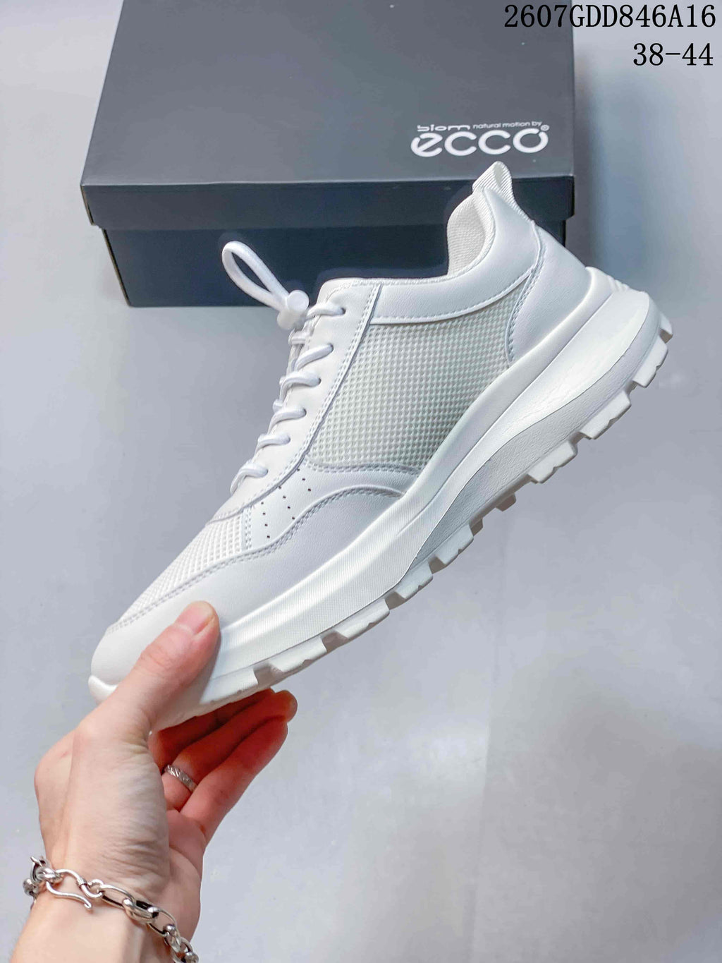ECCO 2607GDD846A16 White Mesh Casual Trainers - product image from the listing.