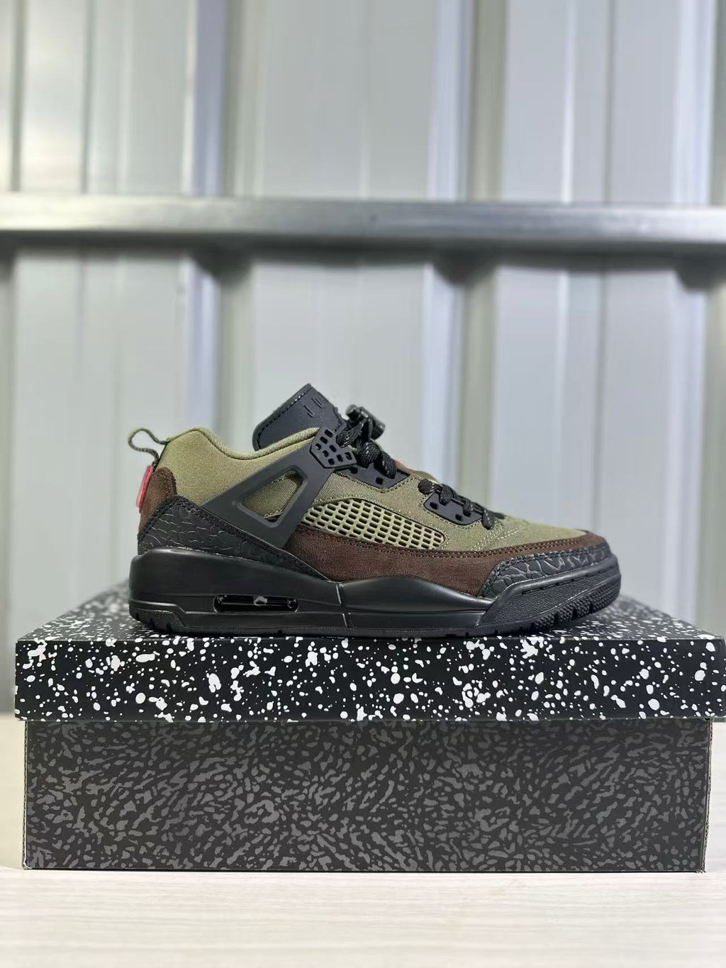 Jordan Spizike Low Trainers Green/Black IH1782-200 - product image from the listing.