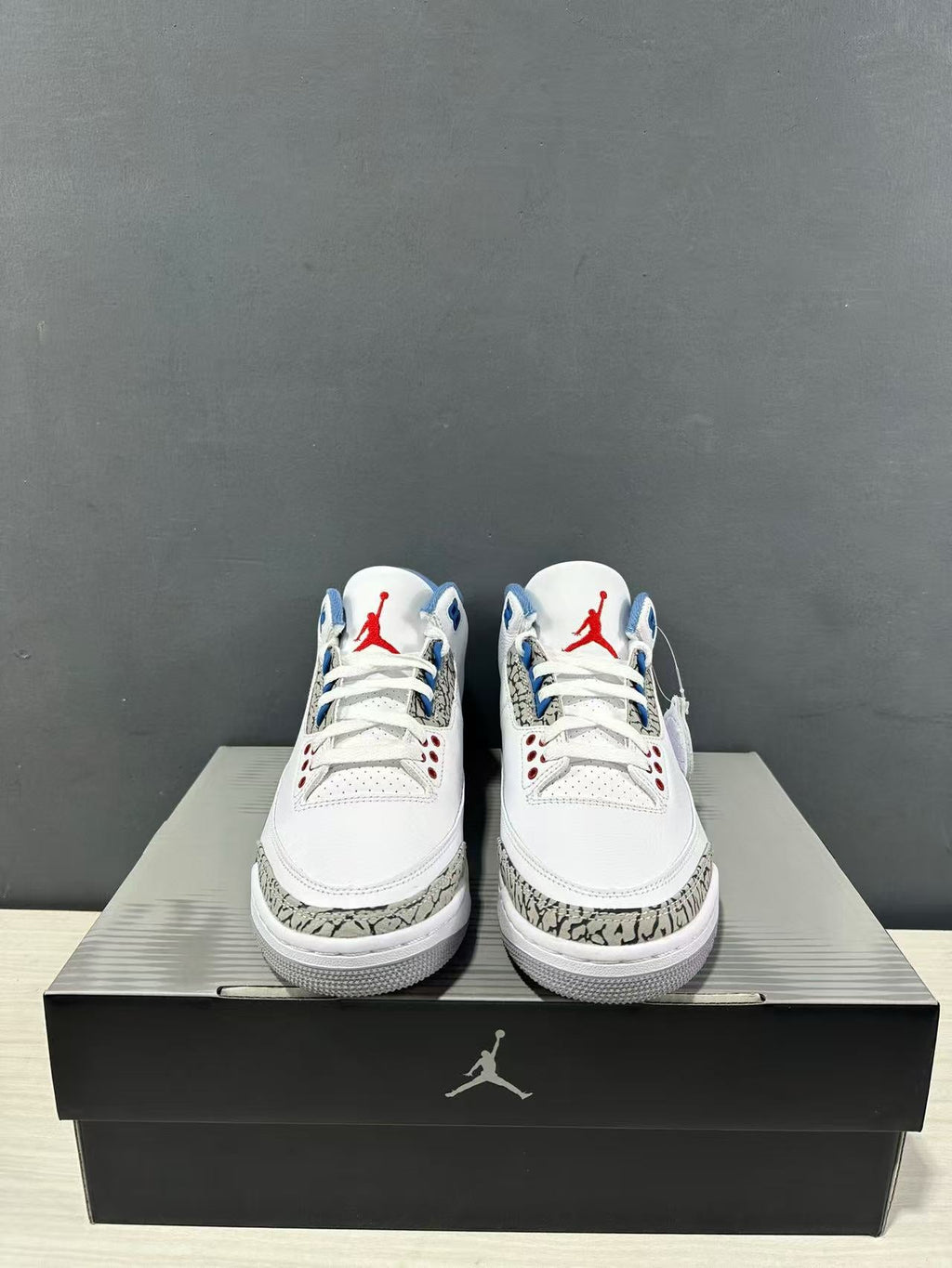 Air Jordan 3 Retro True Blue Sneakers White/Blue IF4396-104 - product image from the listing.