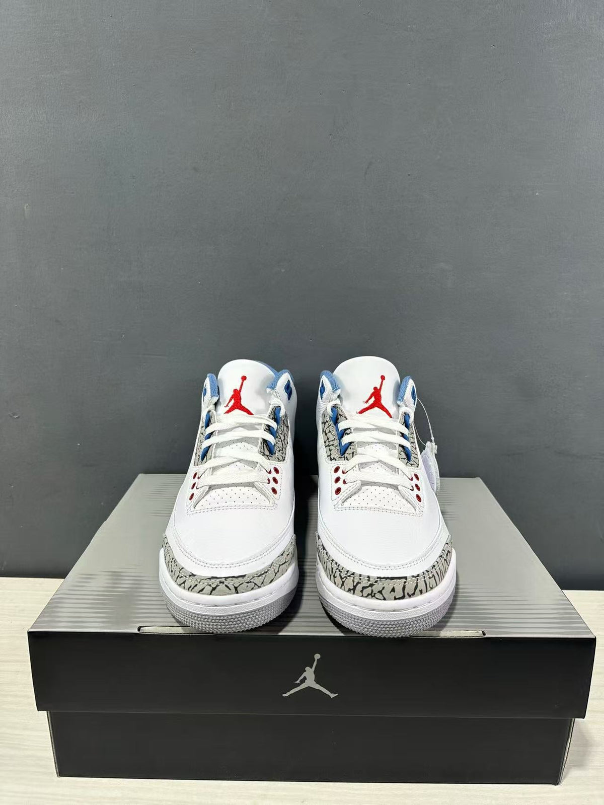 Air Jordan 3 Retro True Blue Sneakers White/Blue IF4396-104 - product image from the listing.