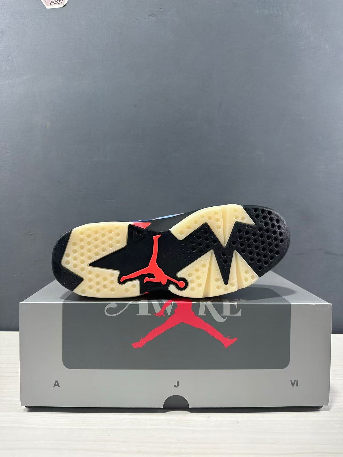 Jordan 6 Retro High-Top Sneakers in Blue IQ5706-400 - product image from the listing.