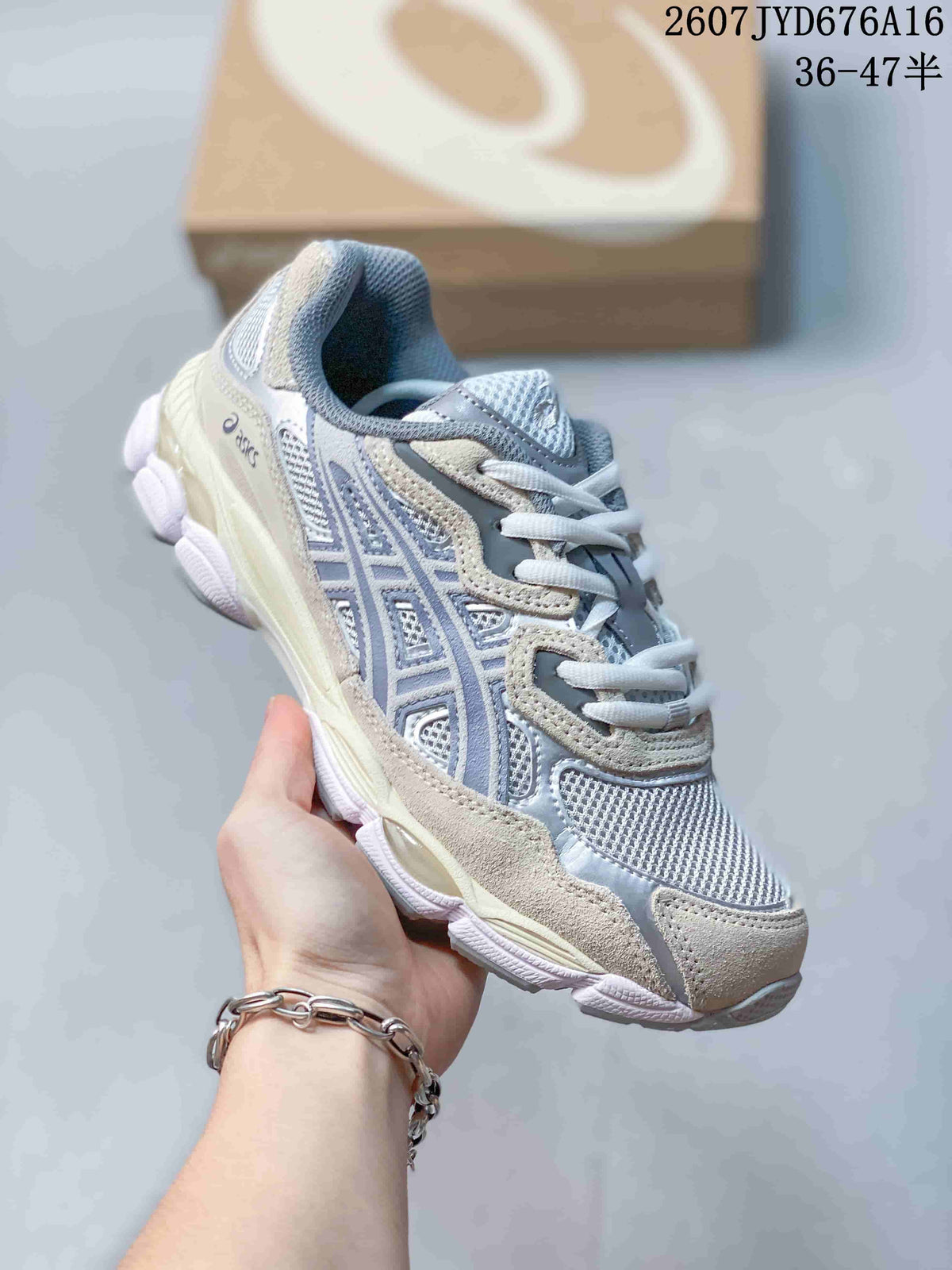 ASICS GEL-NYC Sneakers in Gray Cream 2607JYD676A16 - product image from the listing.