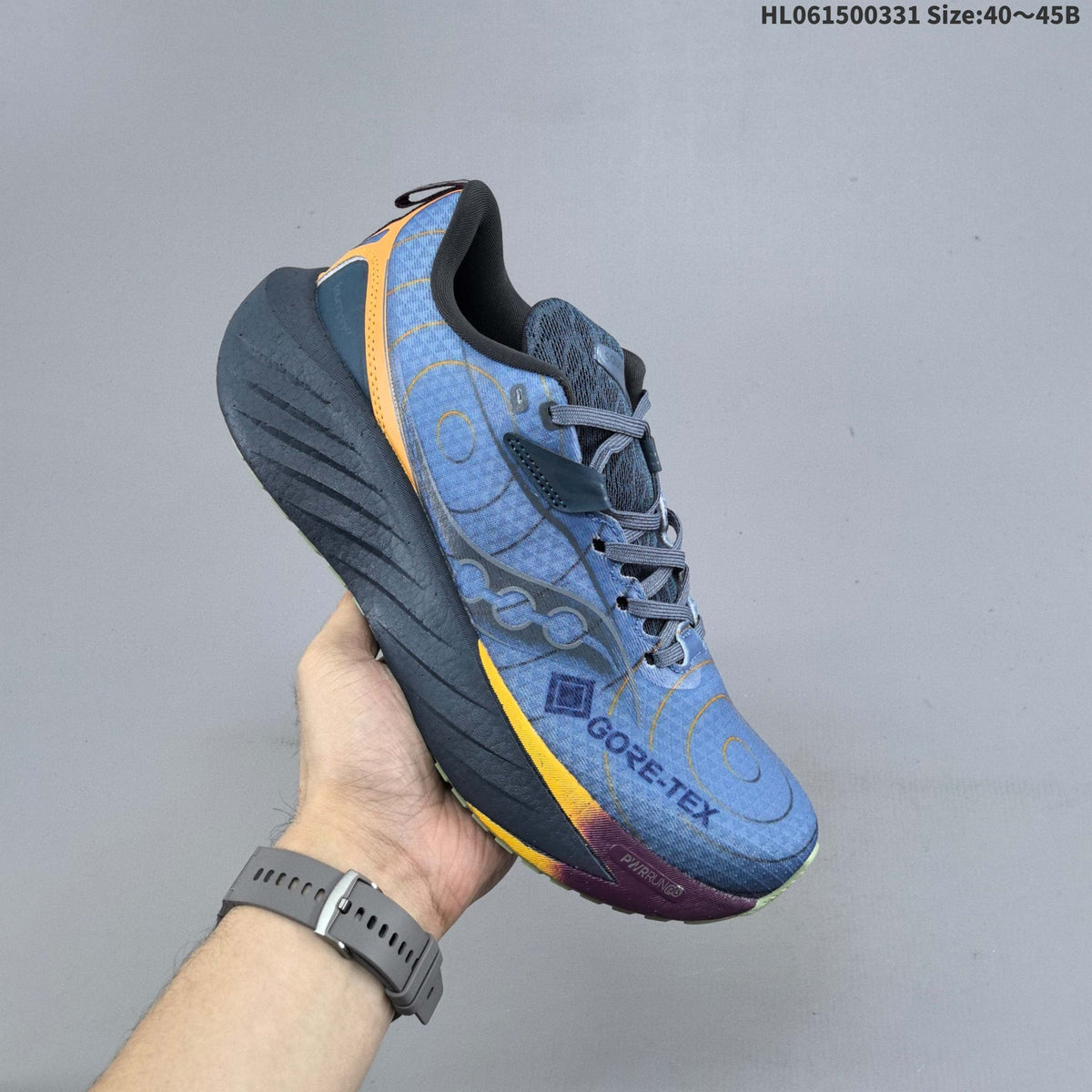 Saucony Triumph 22 GORE-TEX Shoes for Running - product image from the listing.