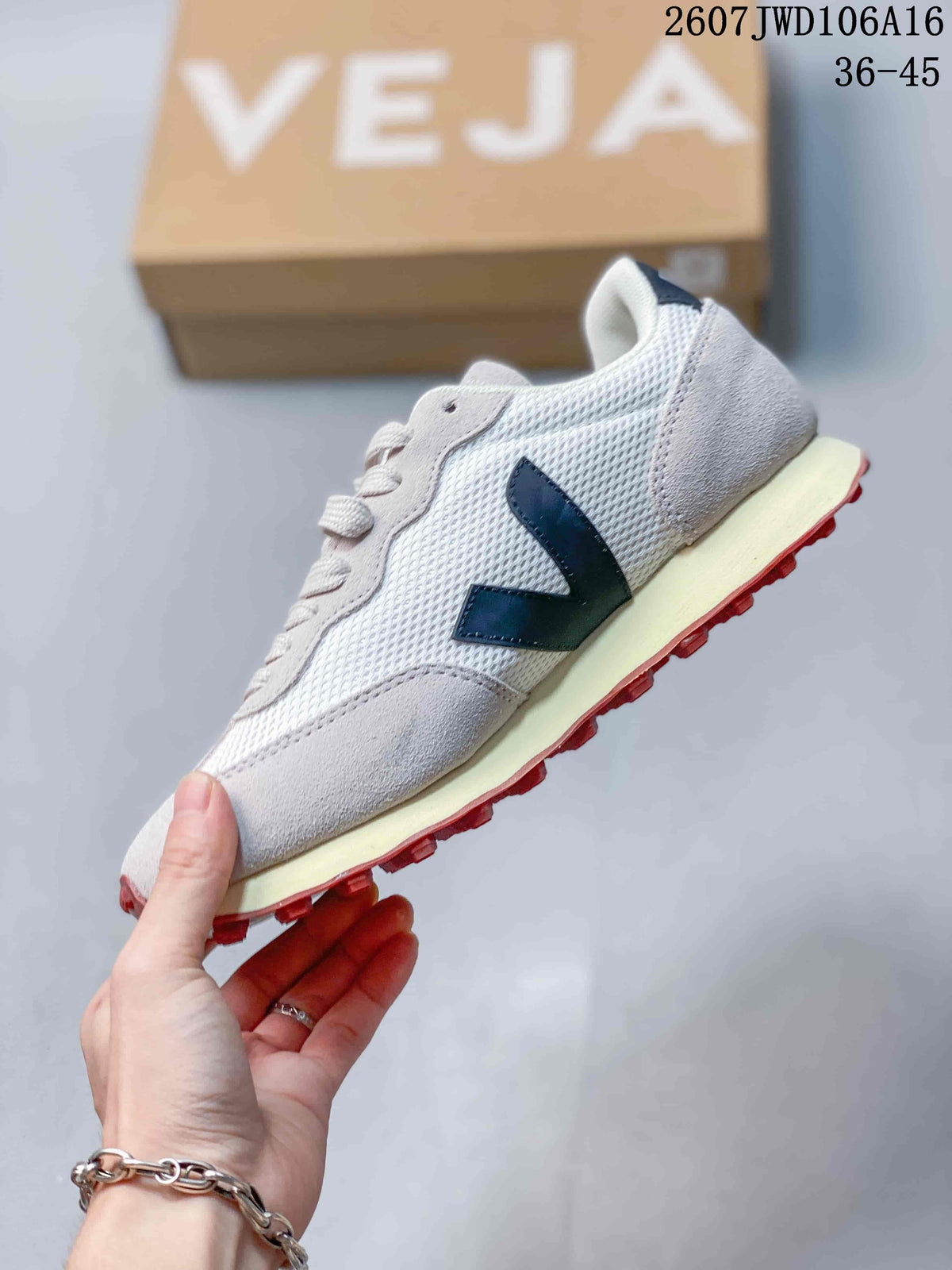 VEJA Rio Branco Alveomesh Sneakers in White Navy 711660TOI - product image from the listing.