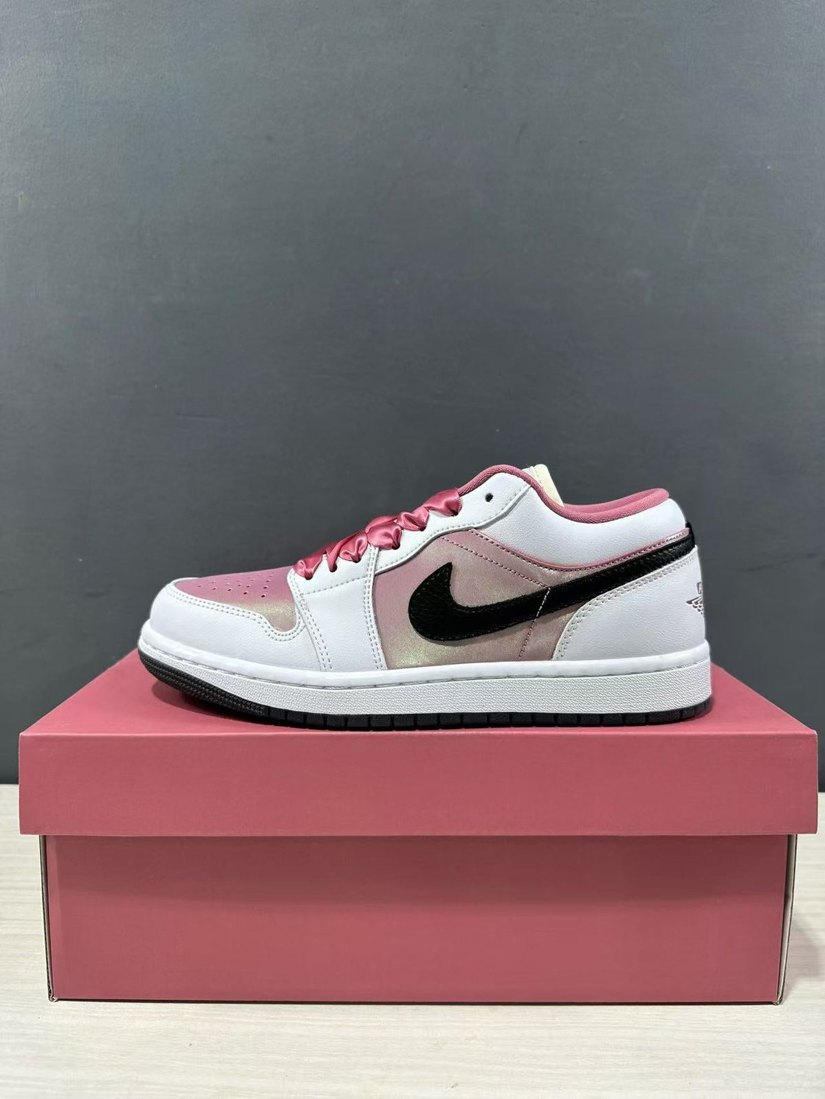 Air Jordan 1 Low SE Pink White Sneakers LO0668-100 - product image from the listing.