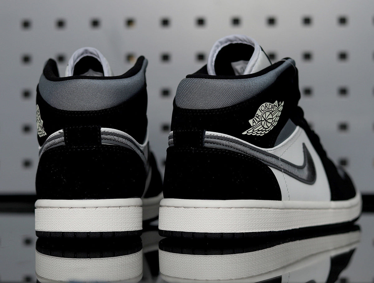 Jordan 1 Retro High OG Sneakers in Black White 852542-011 - product image from the listing.
