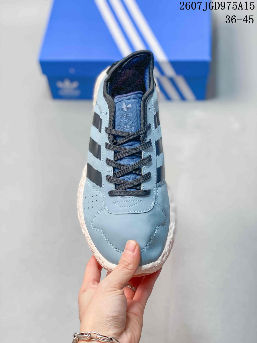 Adidas Originals Zponge Low-Top Sneakers in Blue IH0977 - product image from the listing.