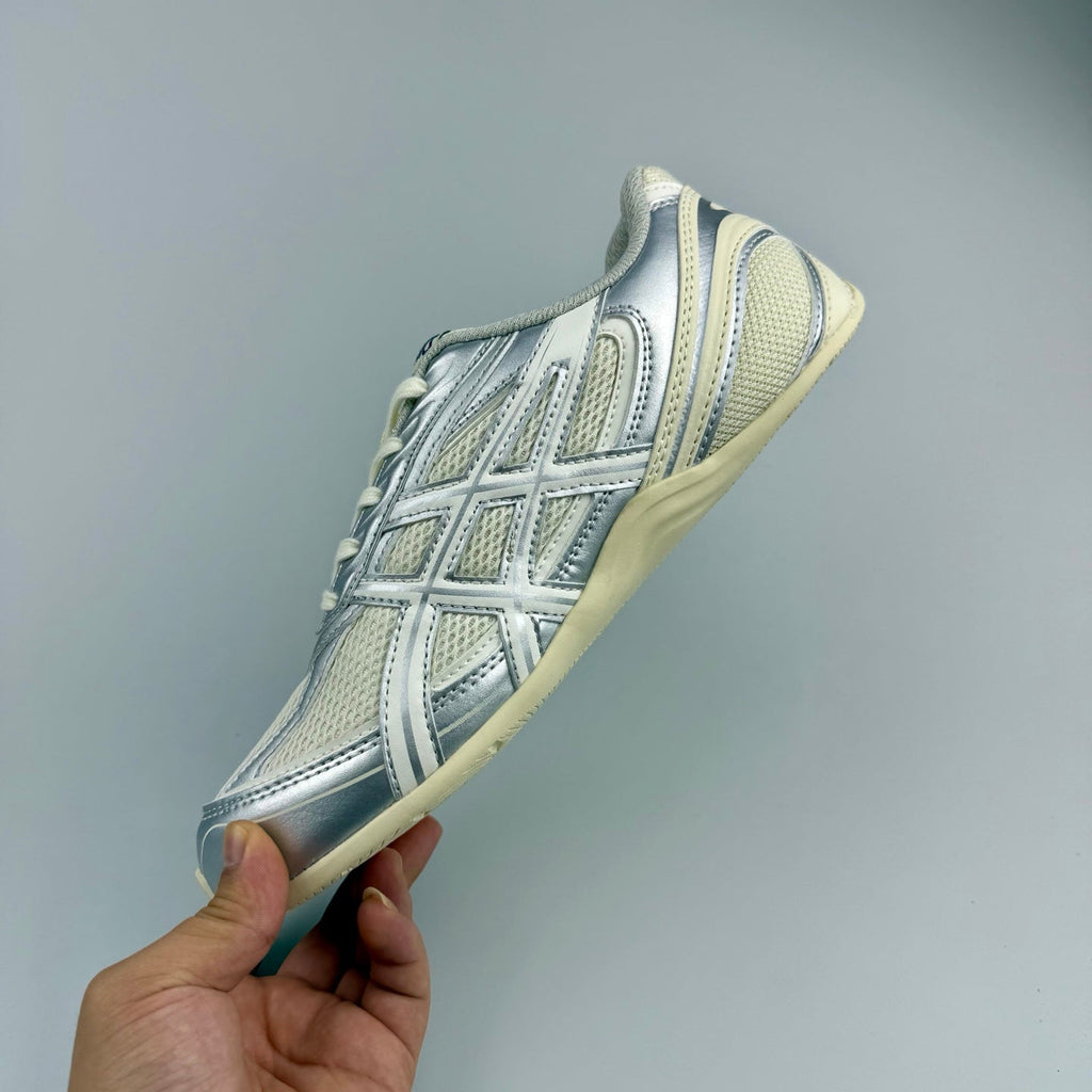 ASICS GEL-PTG Z 4 Sneakers in Silver 1203B126-100 - product image from the listing.