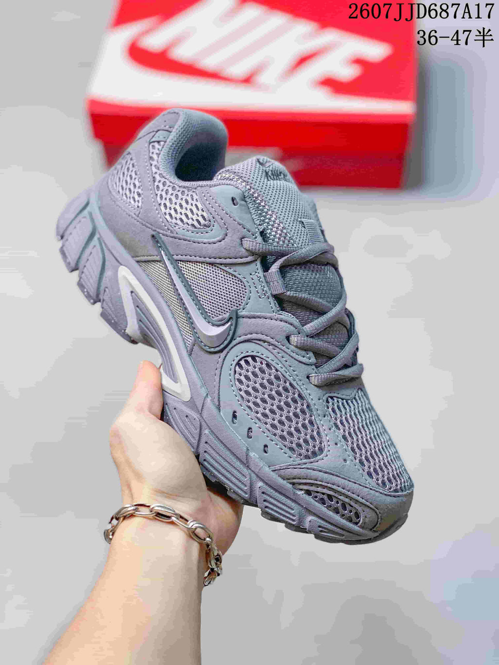 Nike V5 RNR Gray Mesh Low-Cut Sneakers JD687A17 - product image from the listing.