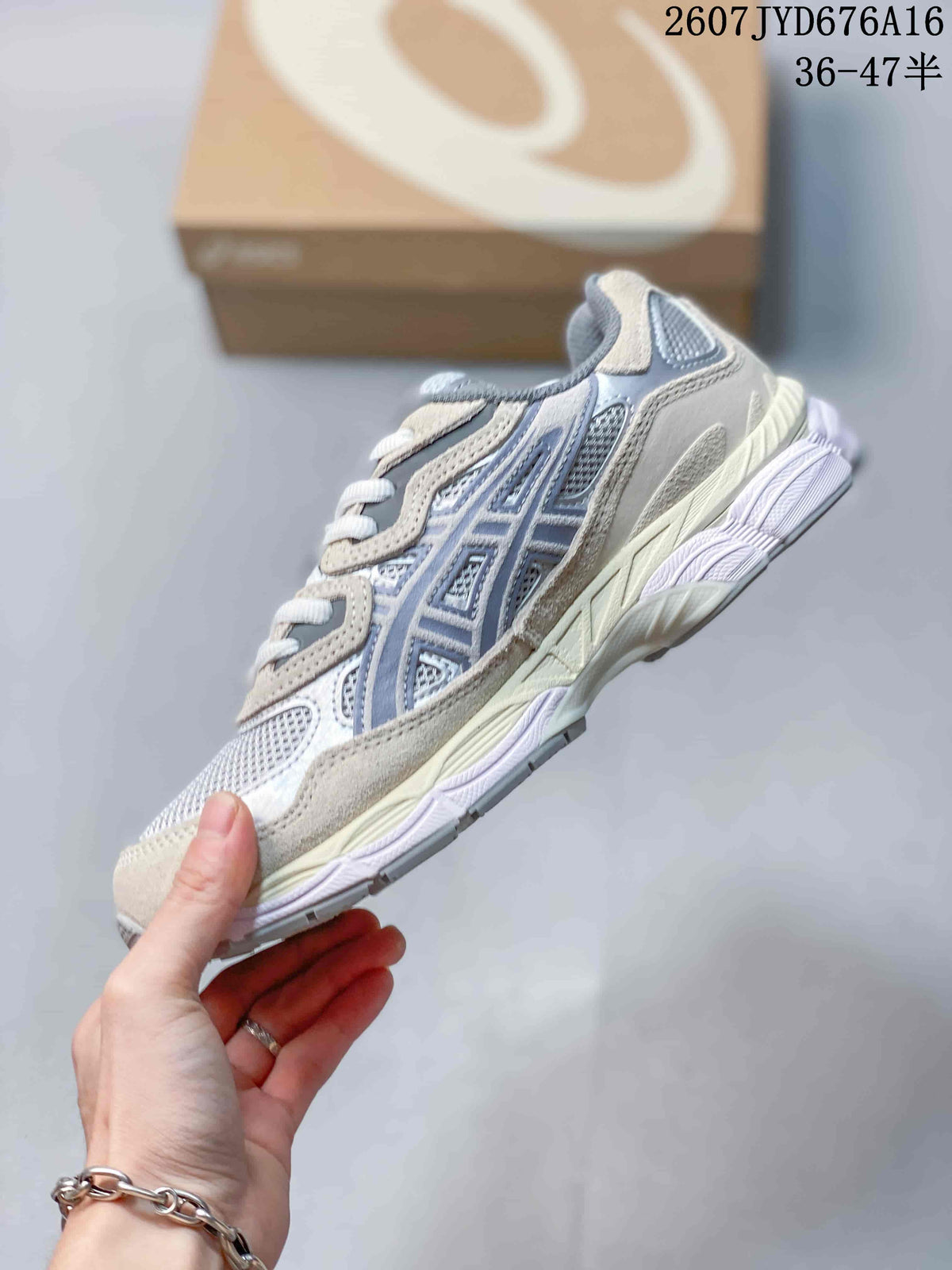 ASICS GEL-NYC Sneakers in Gray Cream 2607JYD676A16 - product image from the listing.