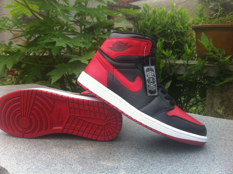Men's Jordan 1 High Black Red Basketball Shoes 555088-123 - product image from the listing.