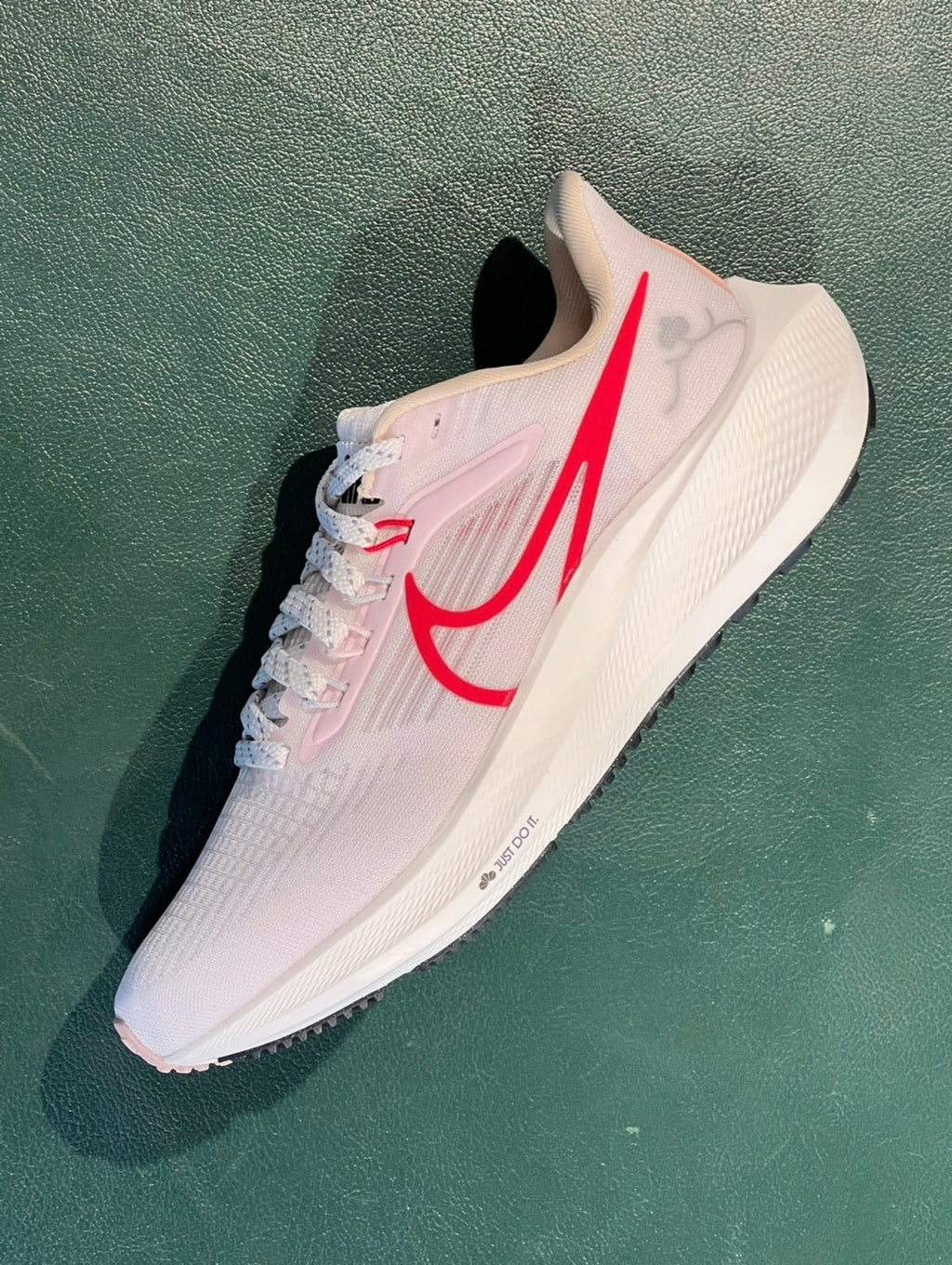 Nike Air Zoom Pegasus 39 Running Shoes in White Red FD4344-161 - product image from the listing.