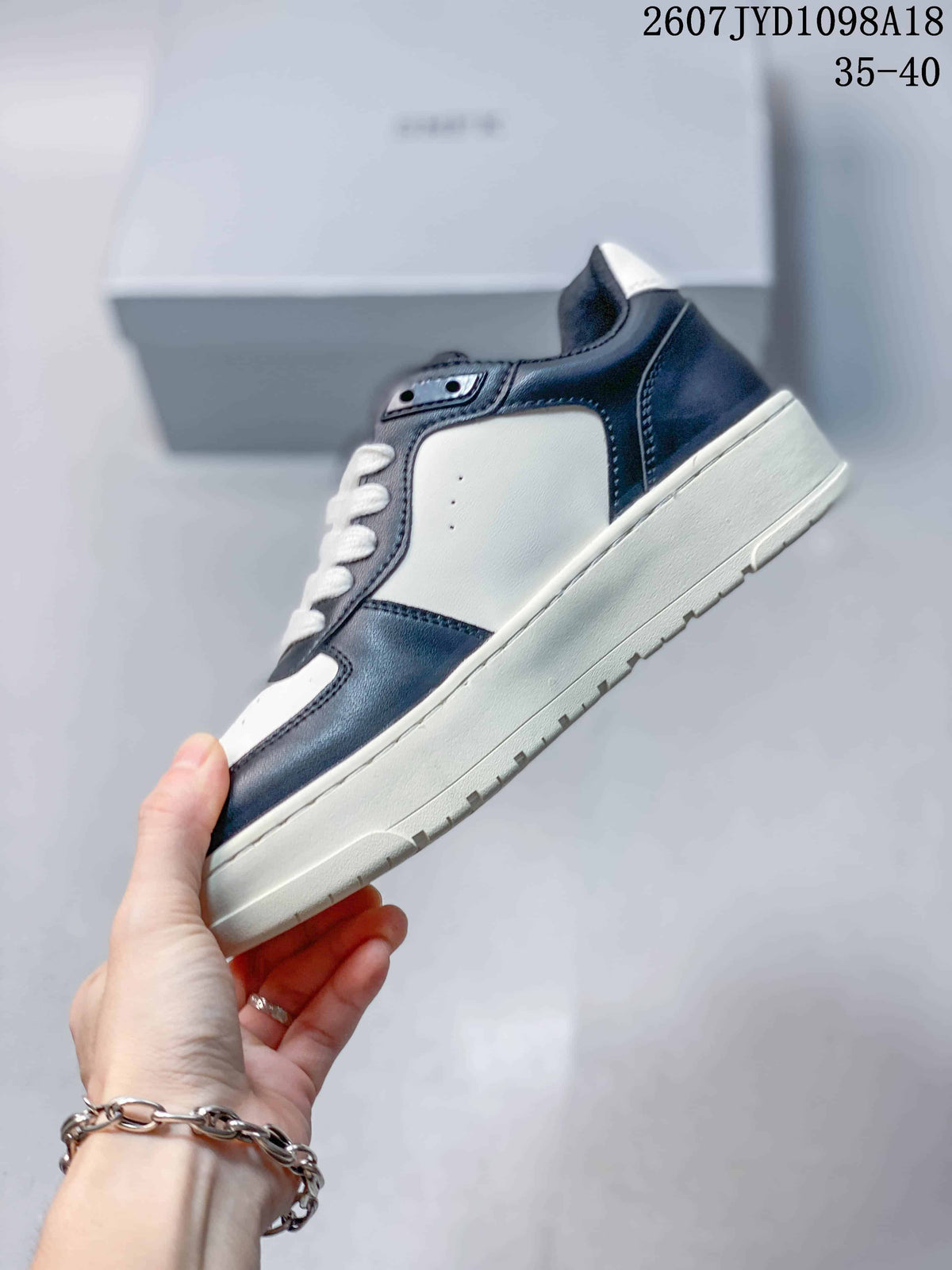 SMFK 711580EWO Retro Sneakers in Navy and White - product image from the listing.