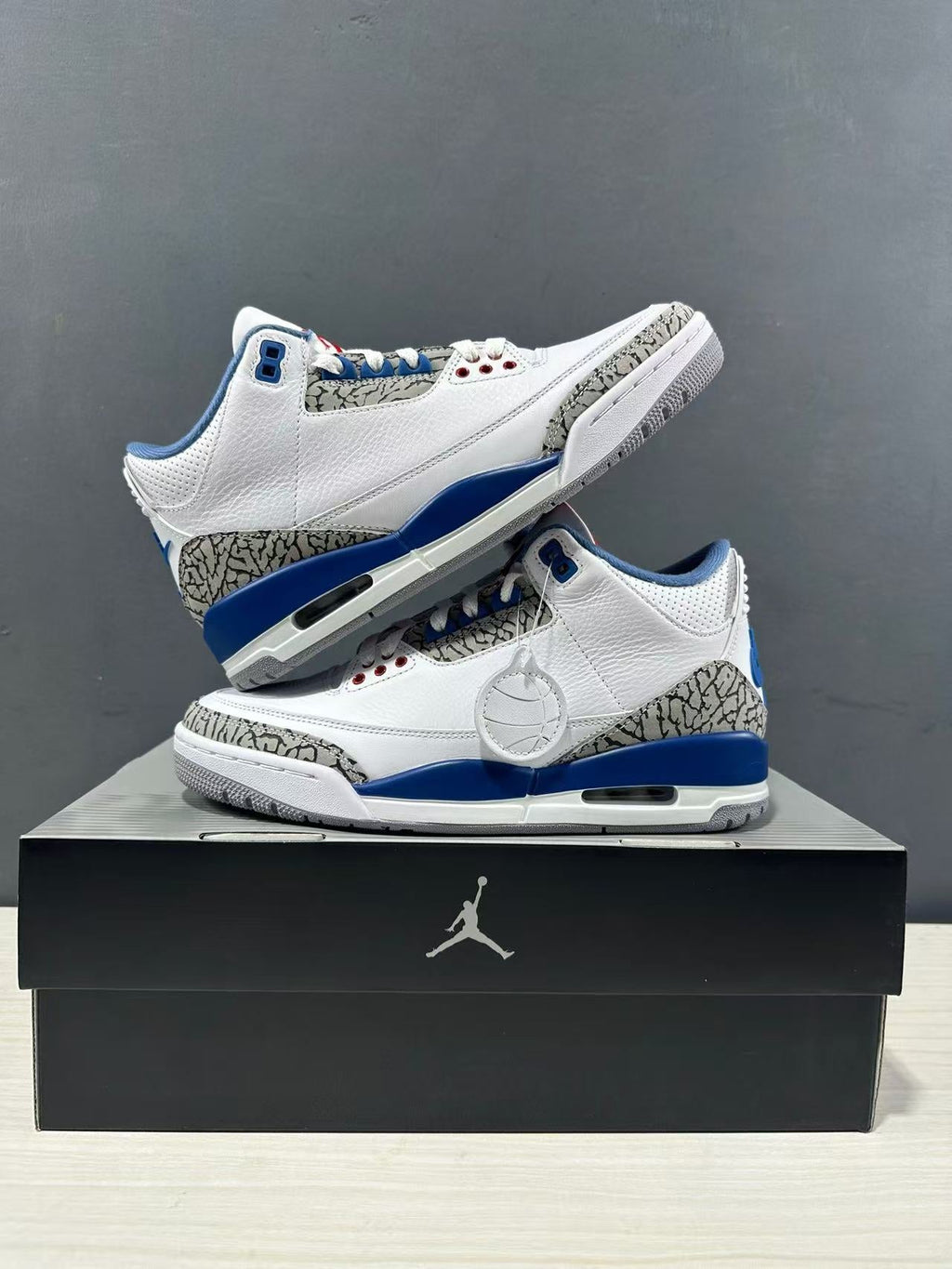 Air Jordan 3 Retro True Blue Sneakers White/Blue IF4396-104 - product image from the listing.