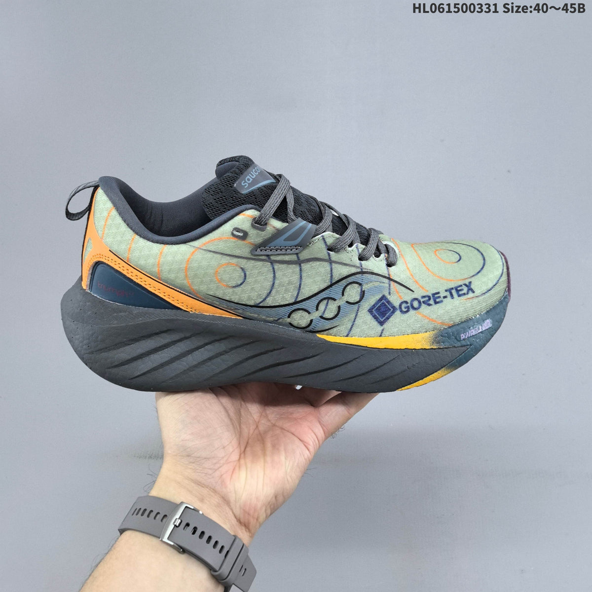 Saucony Triumph 22 GORE-TEX Shoes for Running - product image from the listing.