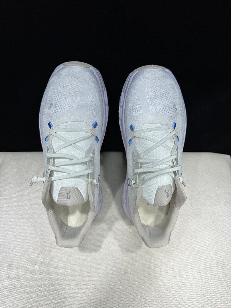 On Cloudtilt Trainers in White and Lavender - product image from the listing.