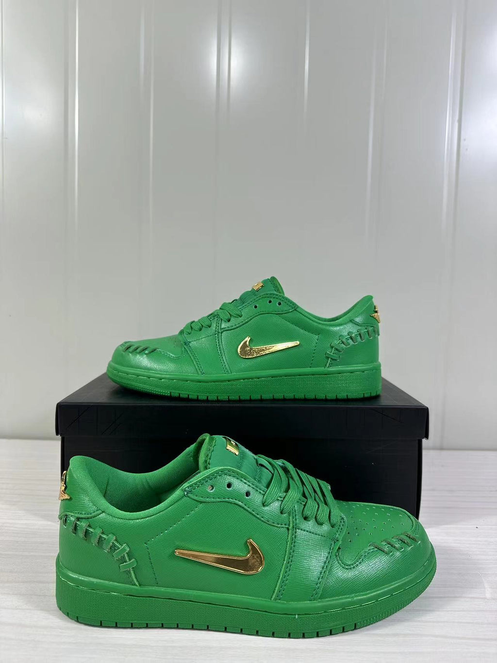 Air Jordan 1 Low Green FN5032-300 Sneakers - product image from the listing.