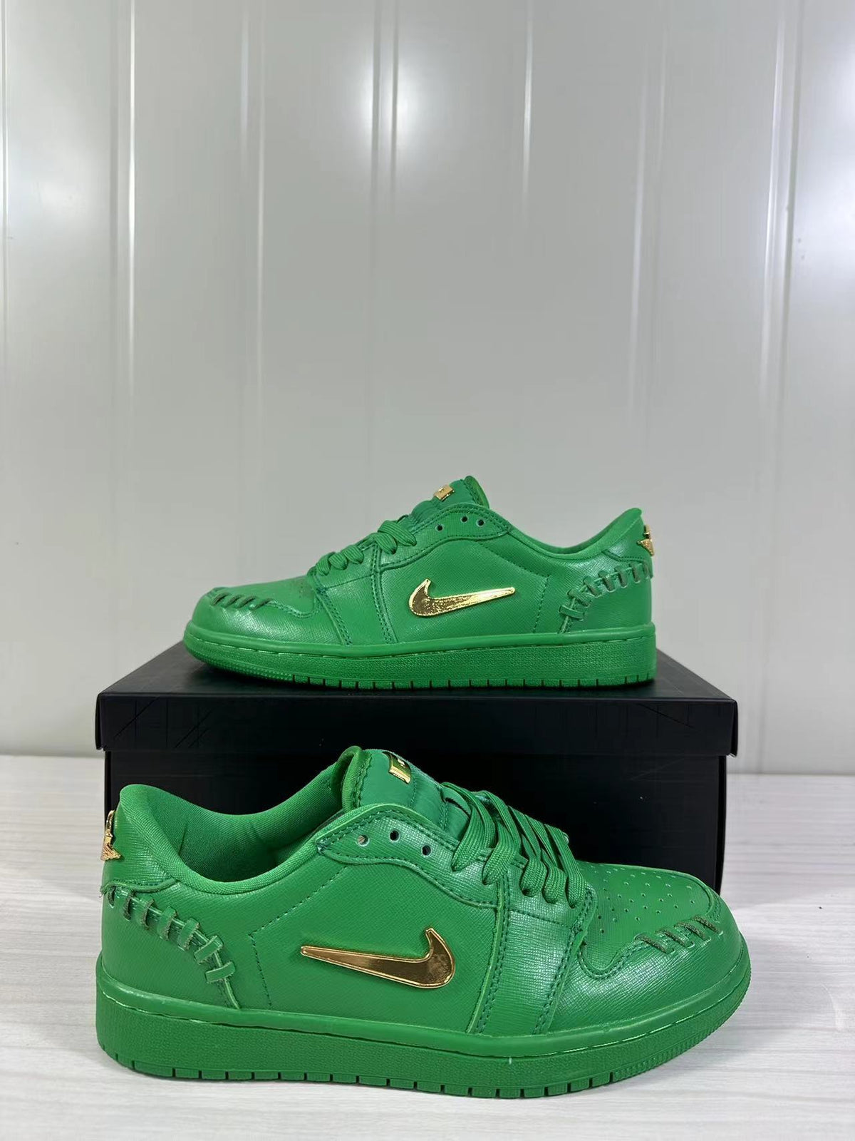 Air Jordan 1 Low Green FN5032-300 Sneakers - product image from the listing.