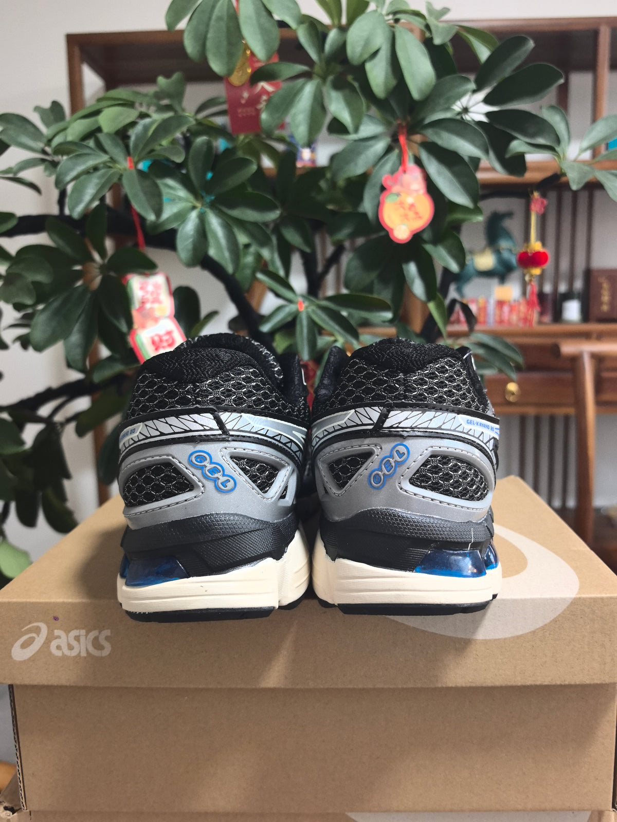 ASICS GEL-KAYANO 20 Sneakers in Black Silver Blue - product image from the listing.