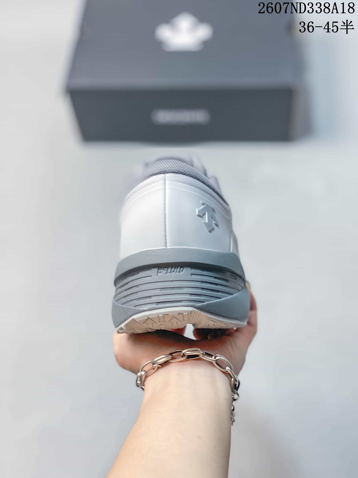 DESCENTE D F WIRE 3.0 Running Sneakers in White Gray - product image from the listing.