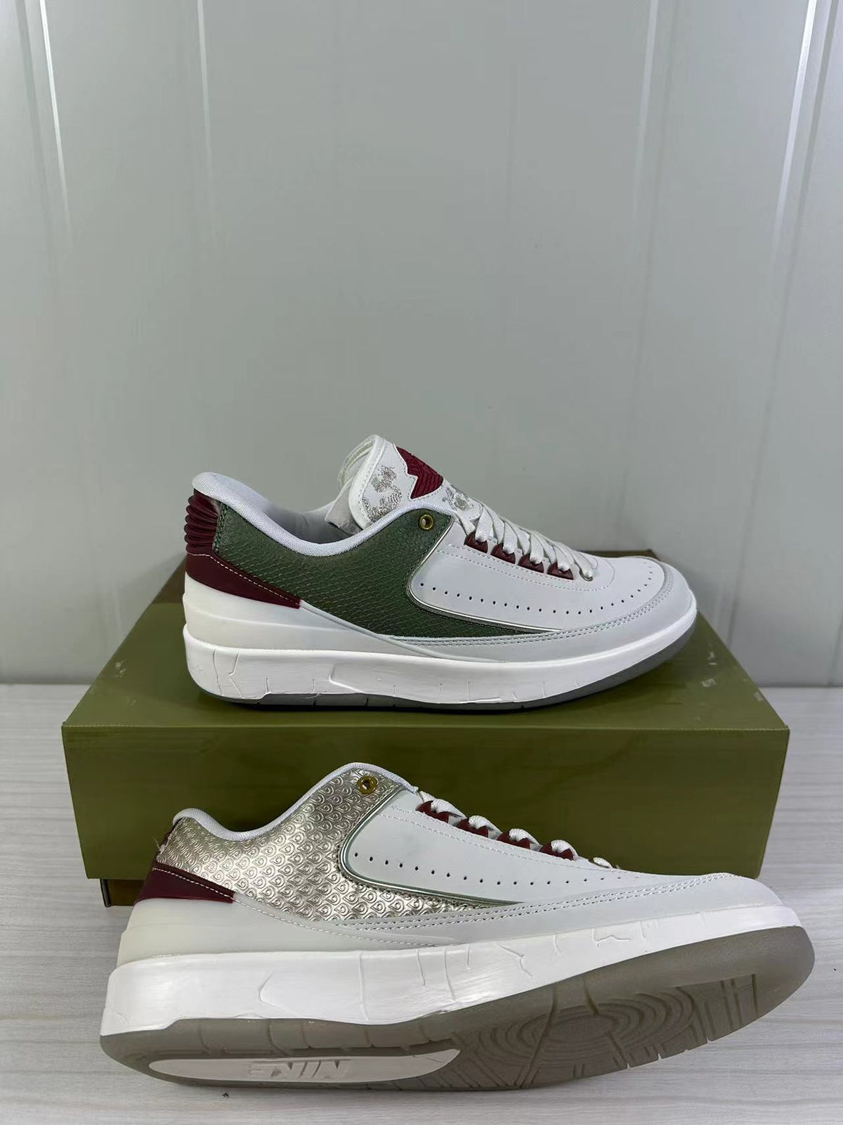 Air Jordan 2 Retro Low SP White Green Red FJ6871-100 - product image from the listing.