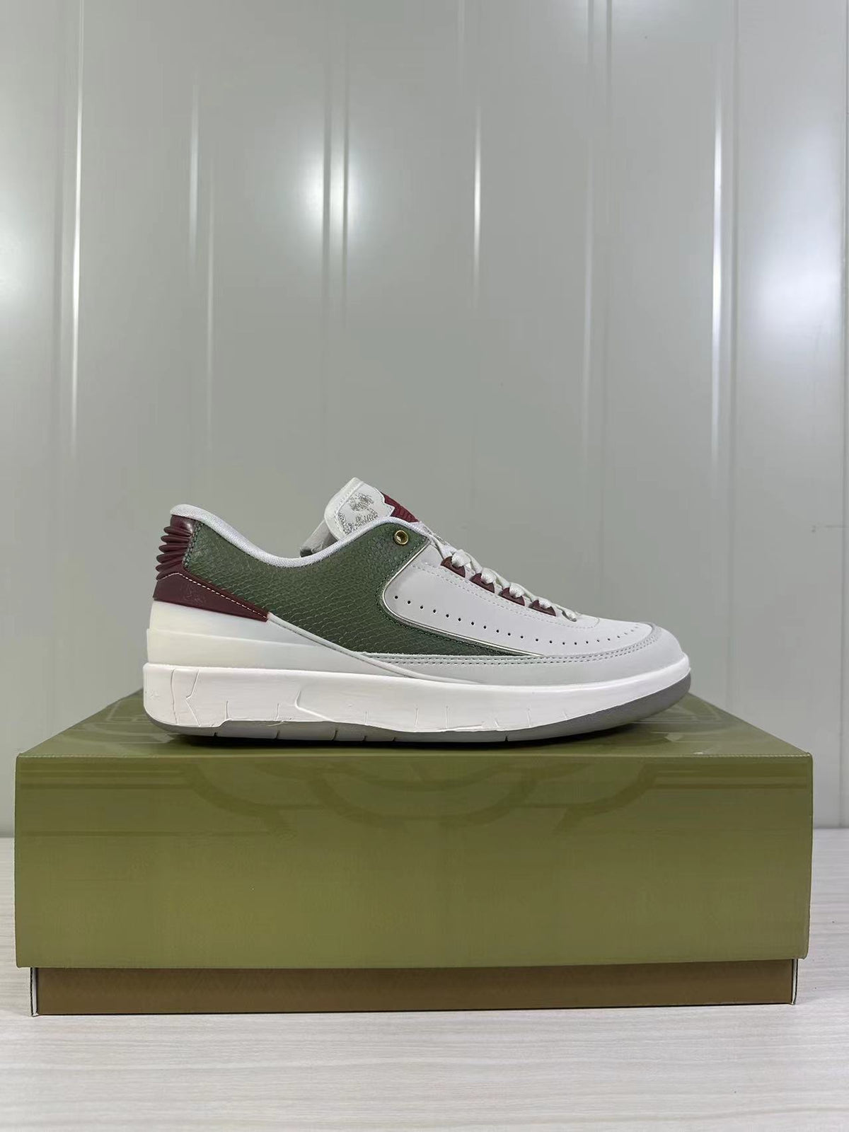 Air Jordan 2 Retro Low SP White Green Red FJ6871-100 - product image from the listing.
