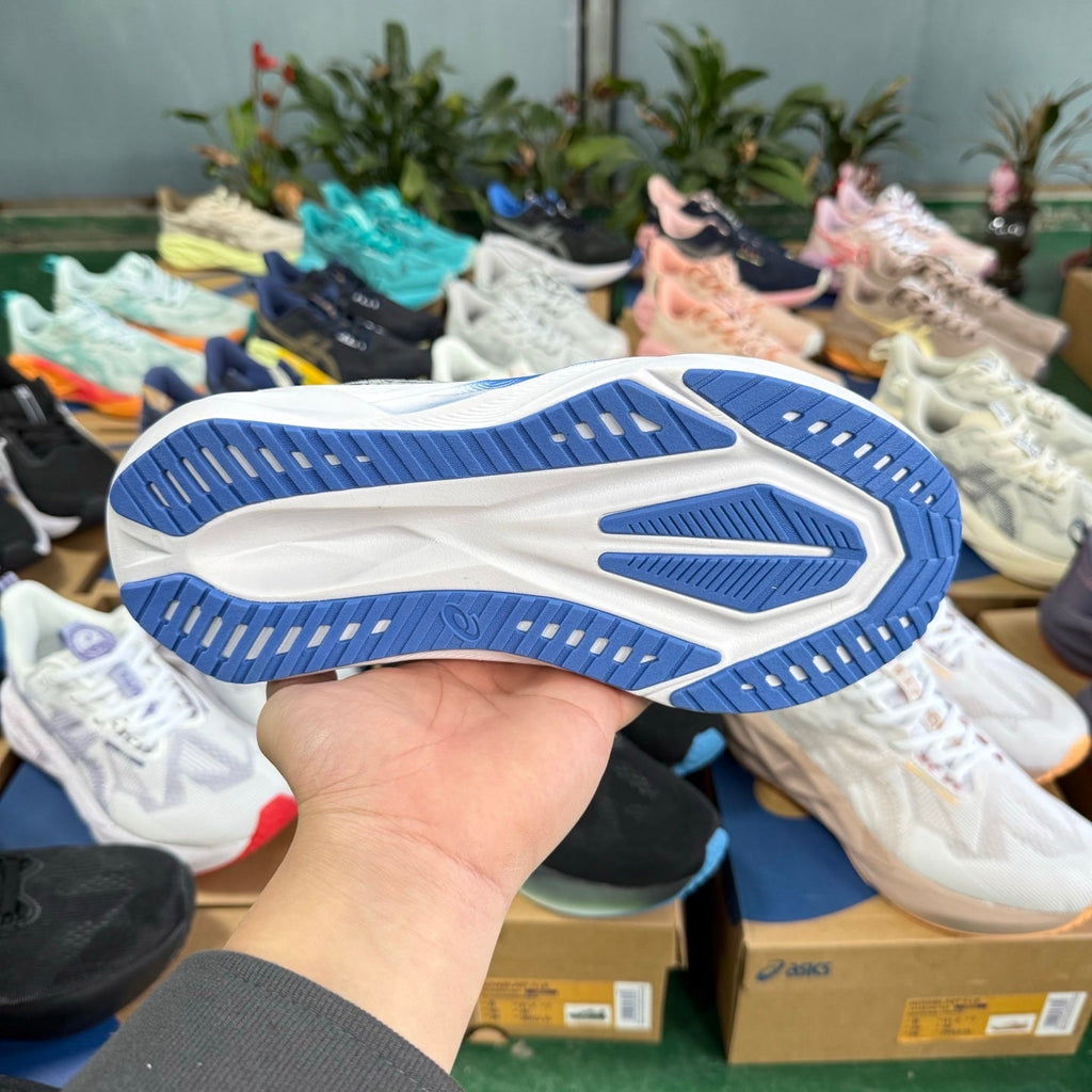 ASICS Novablast 5 LE Running Shoes in Black Blue - product image from the listing.