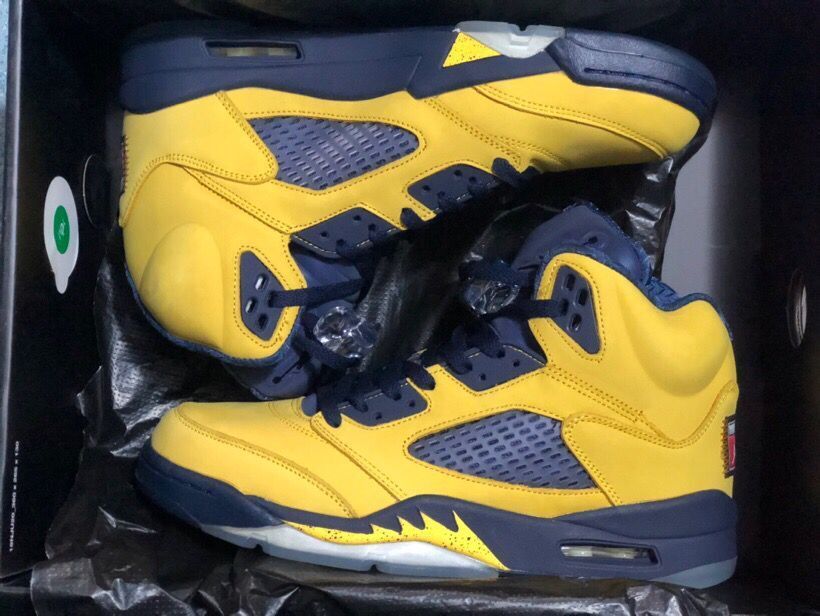 Jordan 5 High-Cut Sneakers Yellow Navy Tokyo Style - product image from the listing.