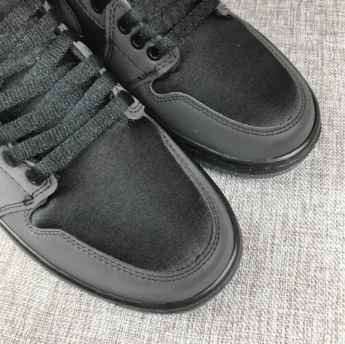 Black Rose Sneakers - Air Jordan 1 Retro High - product image from the listing.