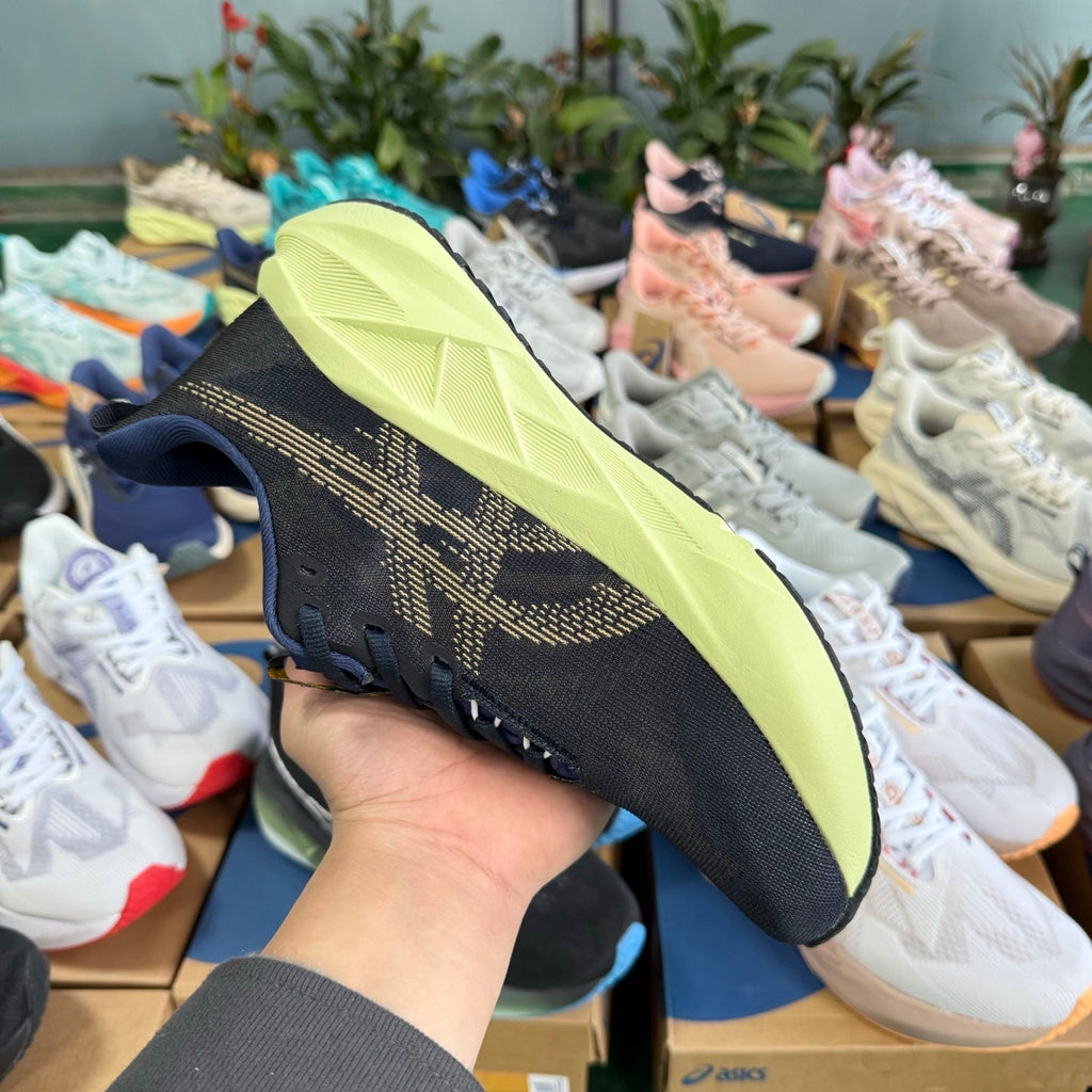 ASICS Novablast 5 LE Running Shoes in Dark Blue Yellow - product image from the listing.