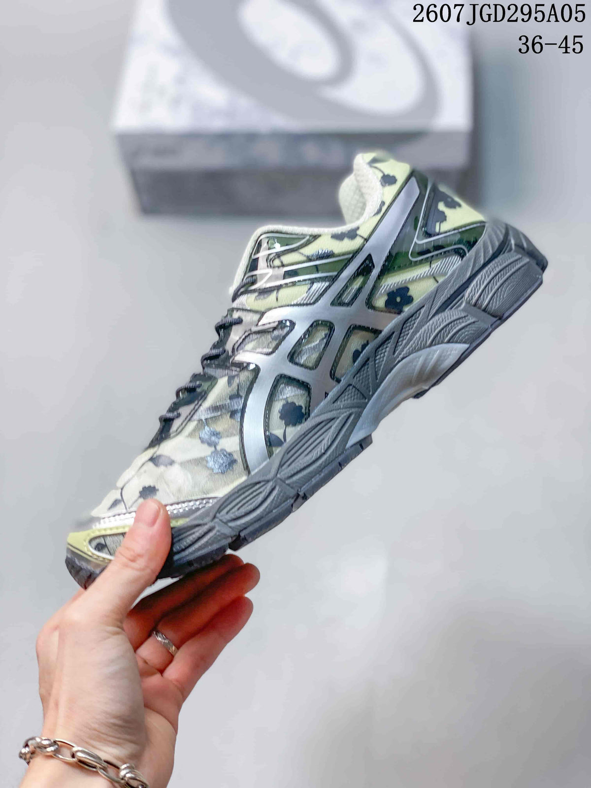 ASICS Gel-Cumulus 16 Floral Casual Sneakers for Running - product image from the listing.