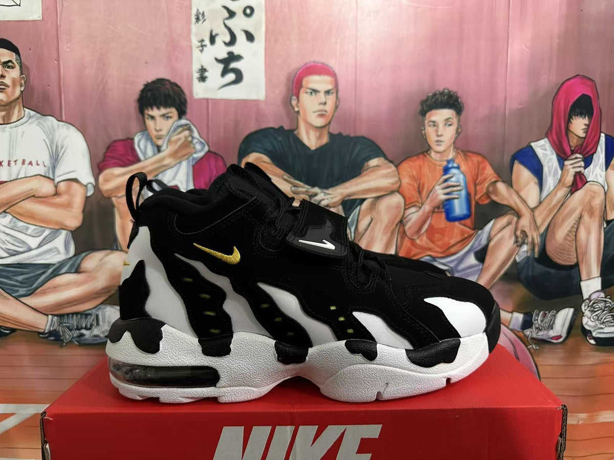 Nike High-Top Sneakers in Black and White - product image from the listing.