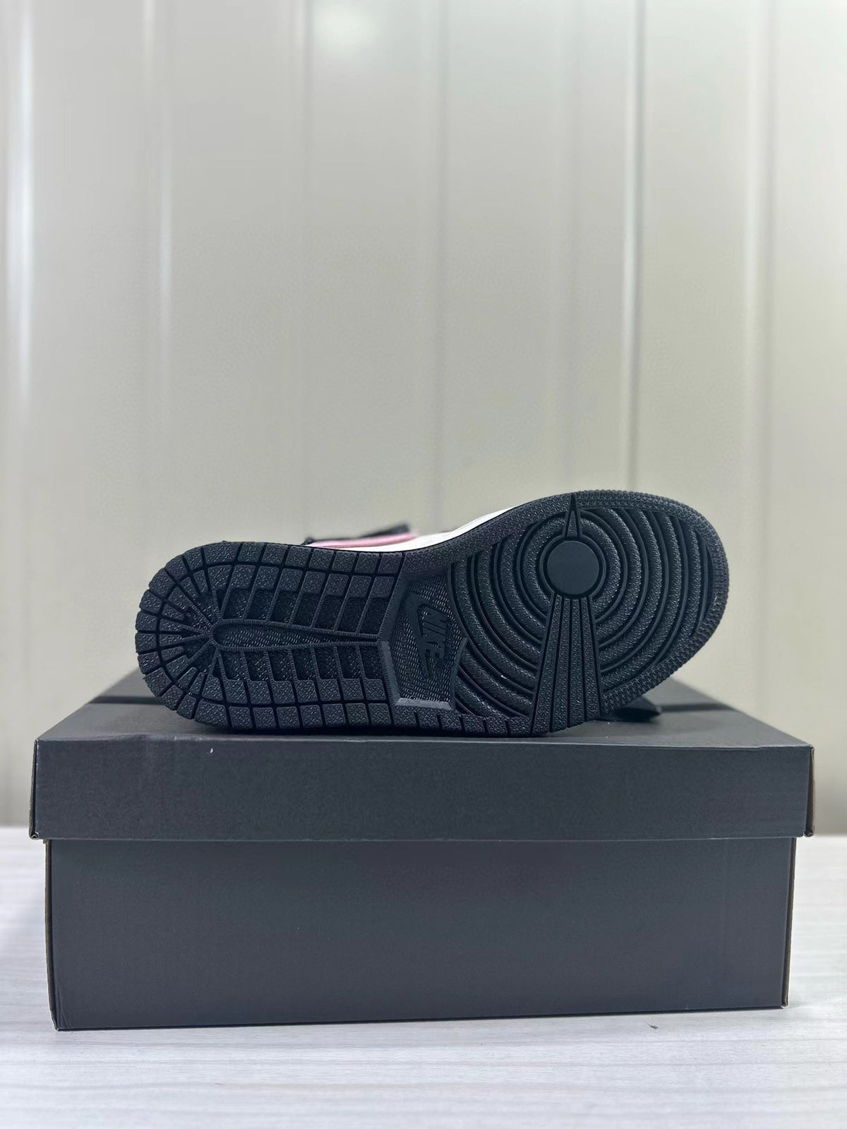 Air Jordan 1 Low Black Pink GS DX4374-008 - product image from the listing.