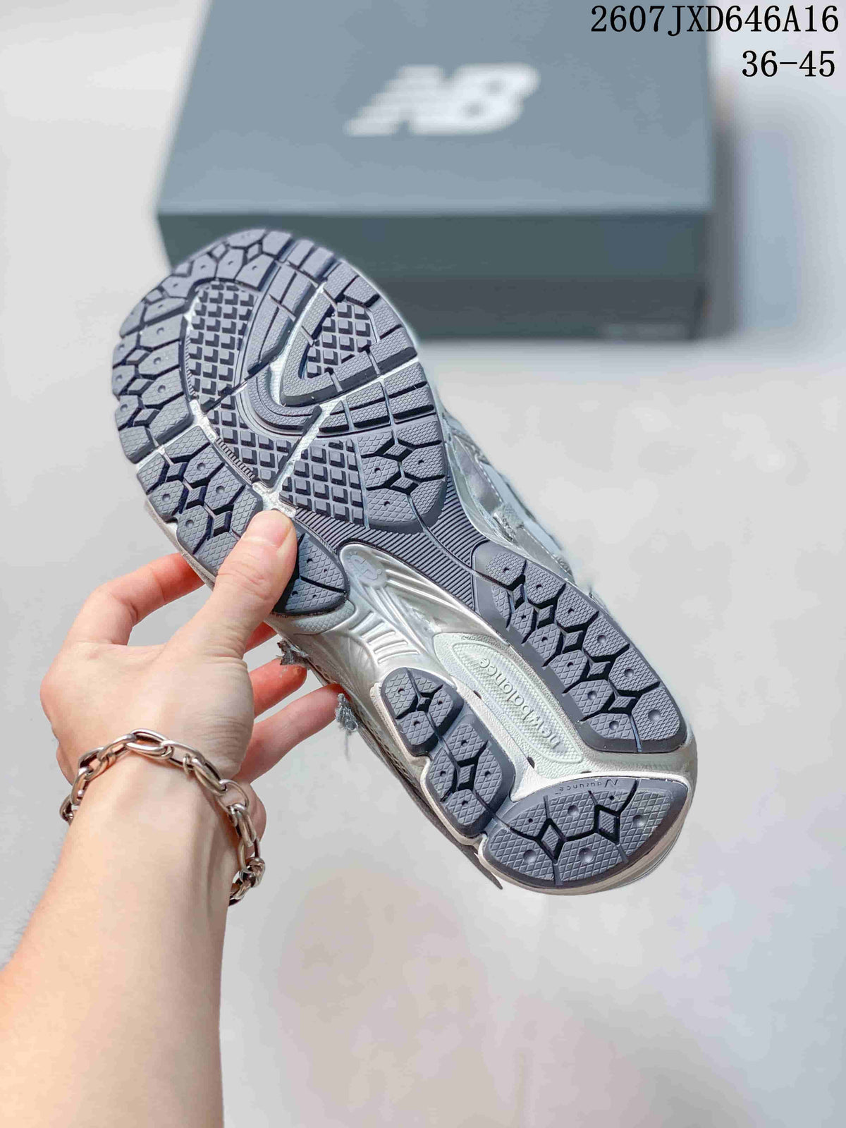 New Balance 1906A Low-Top Sneakers in Gray White 07JXD646A16 - product image from the listing.