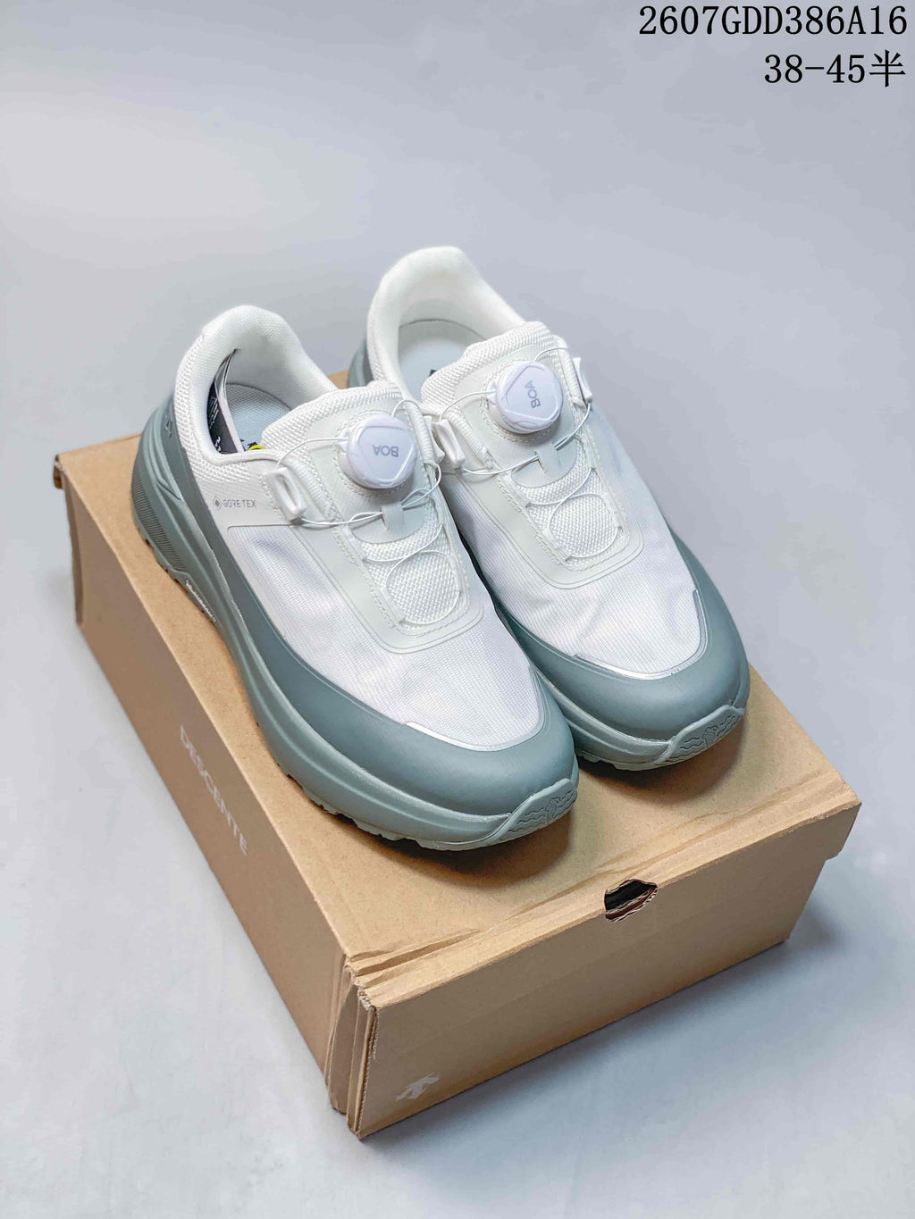 DESCENTE Dualis PRIME WIRE 2.0 Low-Top Sneakers in White Gray - product image from the listing.