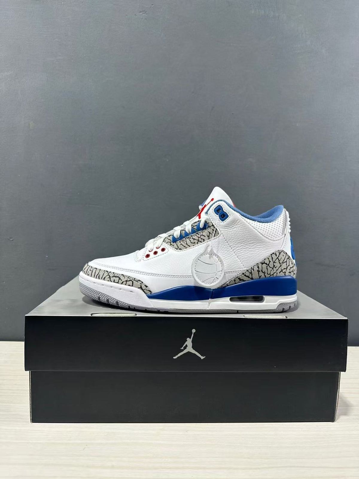 Air Jordan 3 Retro True Blue Sneakers White/Blue IF4396-104 - product image from the listing.
