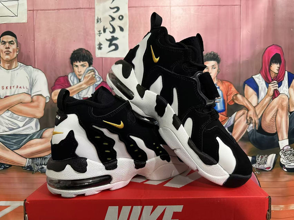 Nike High-Top Sneakers in Black and White - product image from the listing.