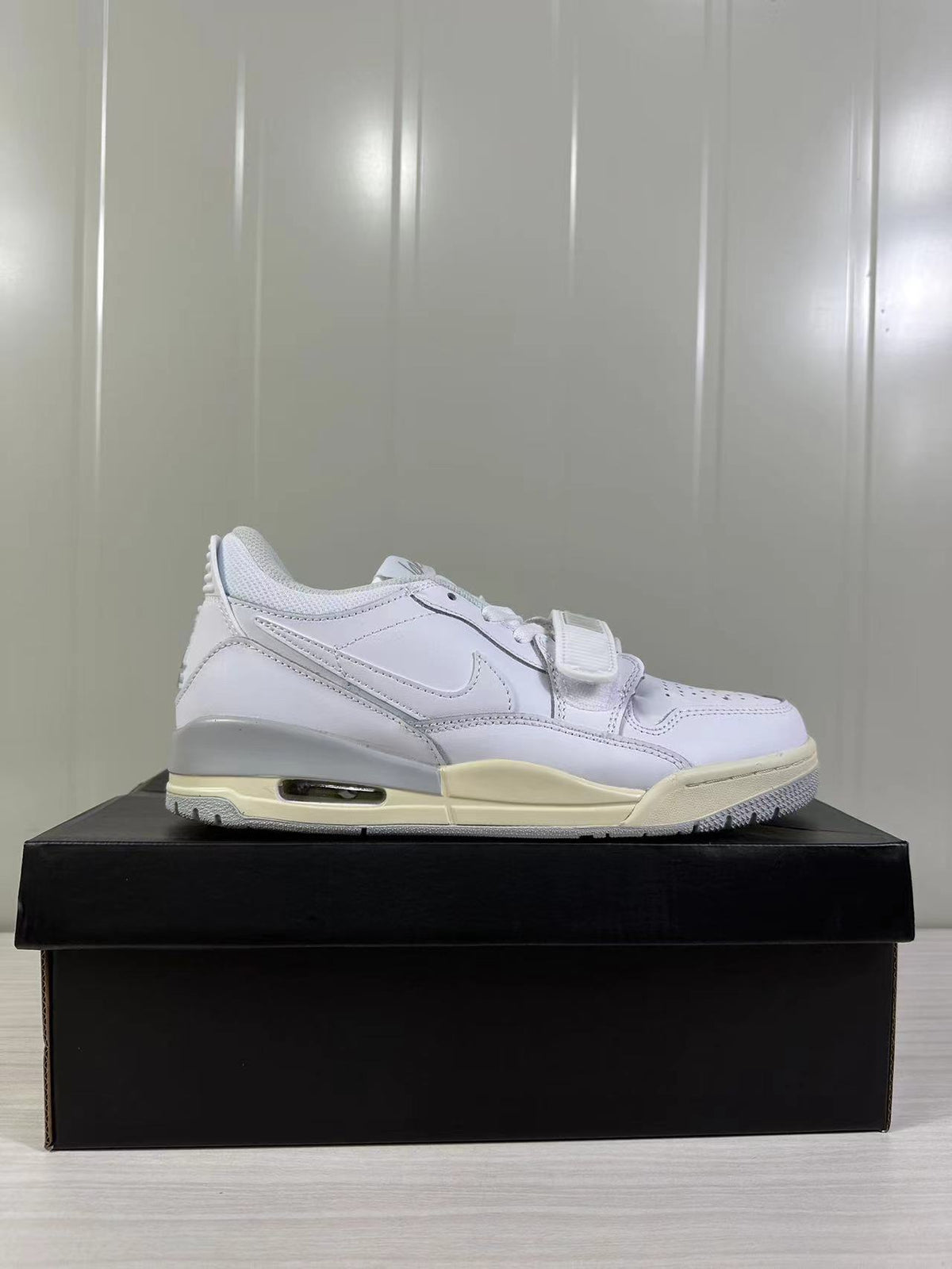 Jordan Legacy 312 Low White HJ9199-111 Trainers - product image from the listing.