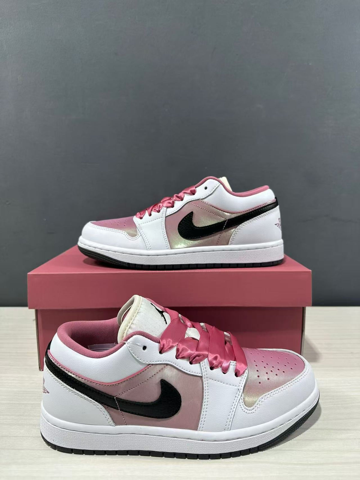 Air Jordan 1 Low SE Pink White Sneakers LO0668-100 - product image from the listing.