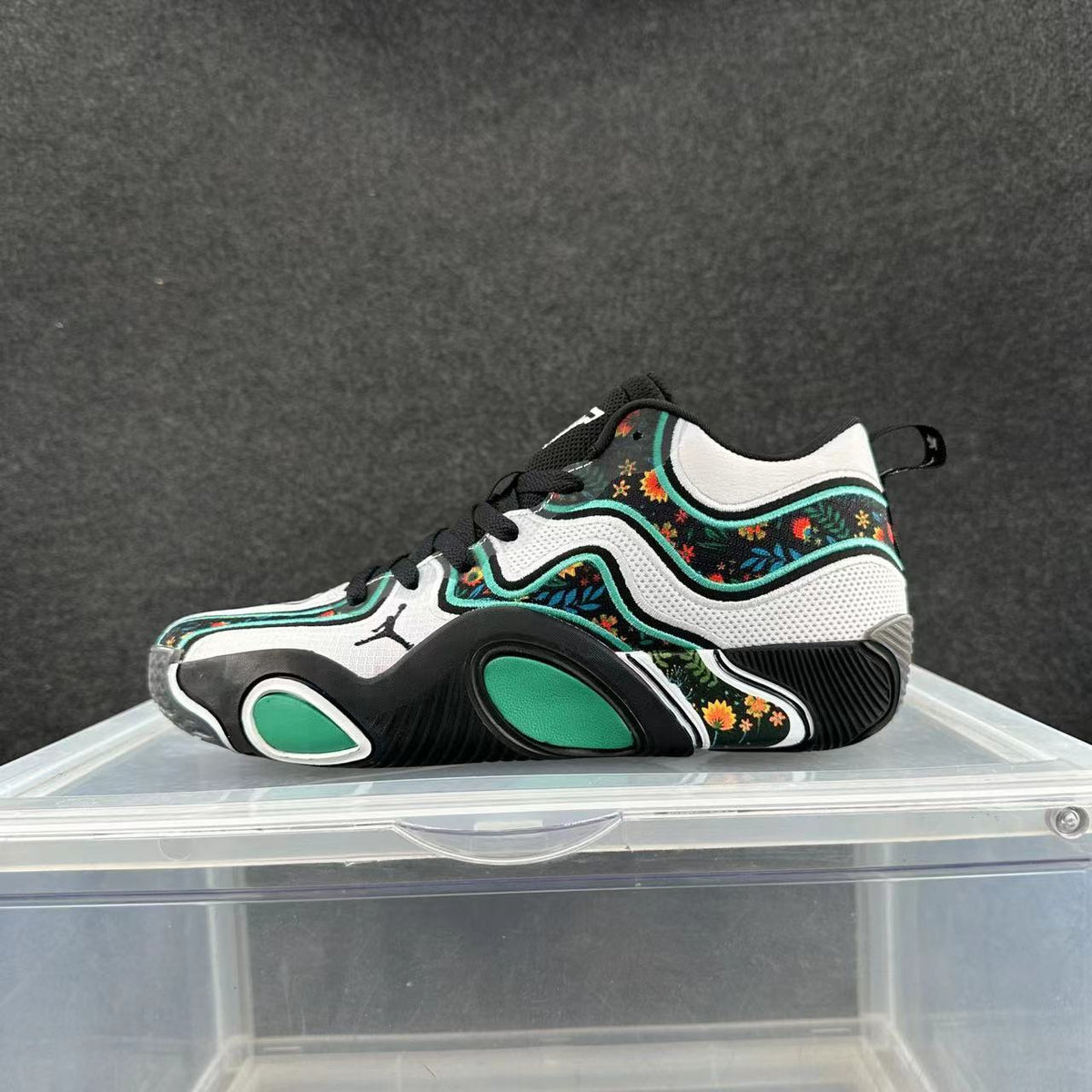 Jordan Low-Top Sneakers in Black, in White and Green - product image from the listing.