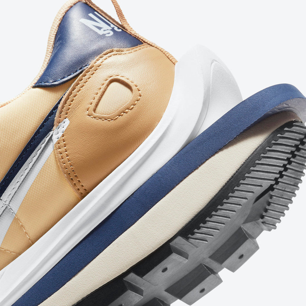 Sesame Khaki Nike sacai VaporWaffle DD1875-200 Sneakers - product image from the listing.