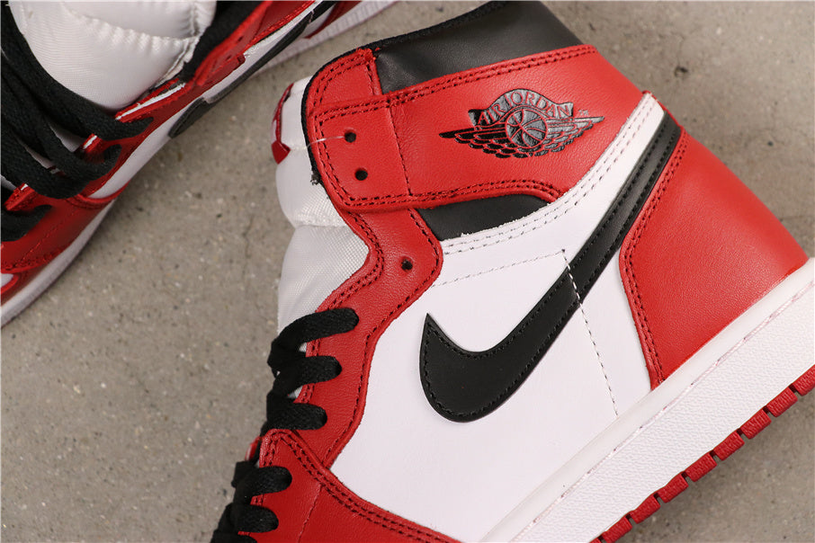 Air Jordan 1 High Chicago Sneakers Red White Black - product image from the listing.