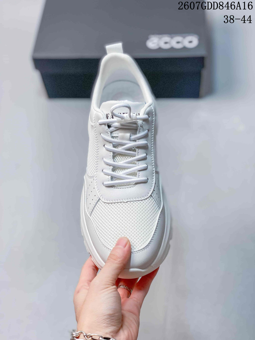 ECCO 2607GDD846A16 White Mesh Casual Trainers - product image from the listing.