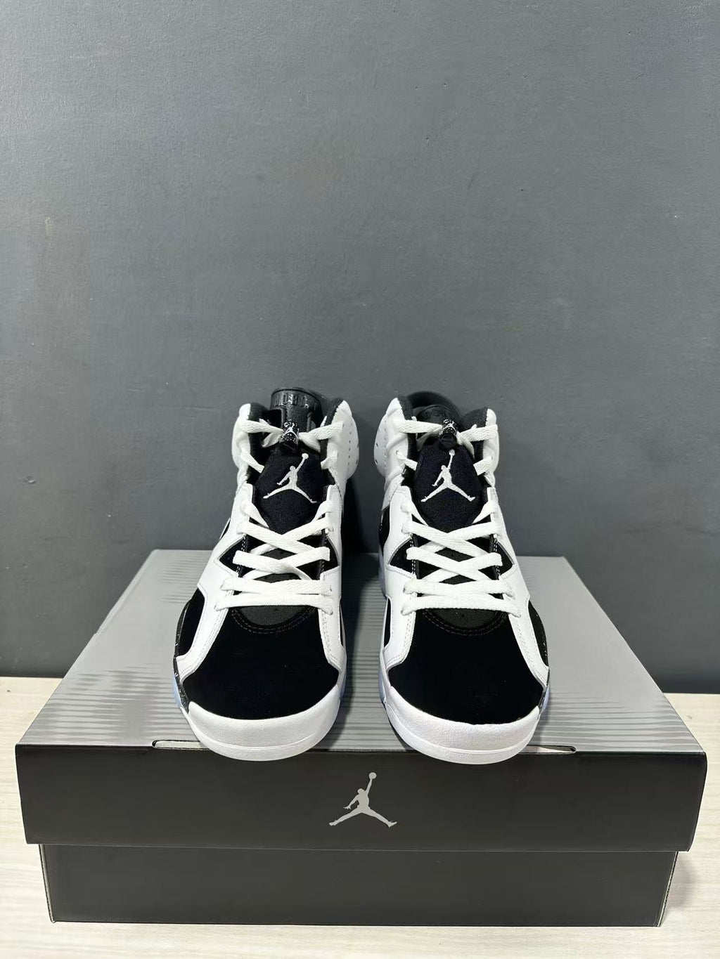 Air Jordan 6 Reverse Oreo Sneakers White Black CT8529-108 - product image from the listing.