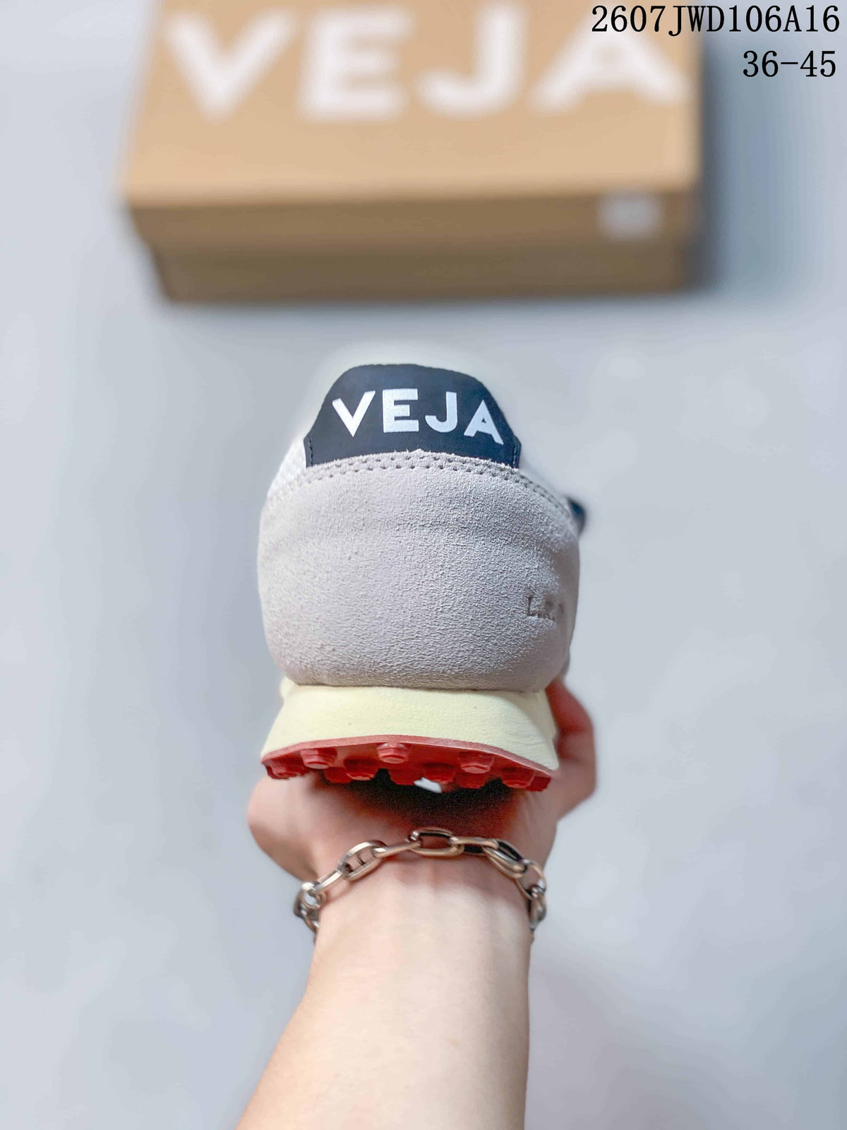 VEJA Rio Branco Alveomesh Sneakers in White Navy 711660TOI - product image from the listing.
